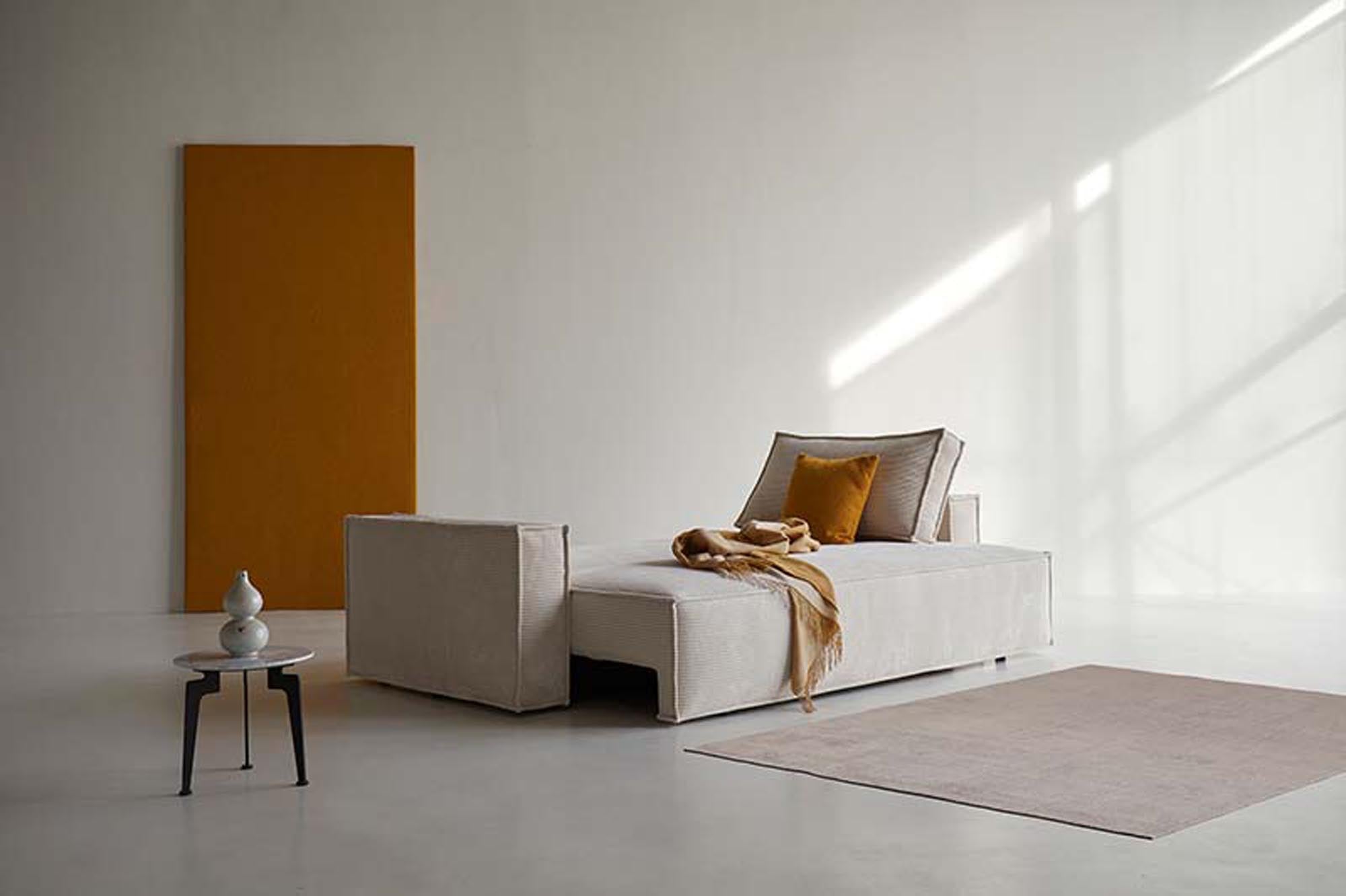 Entdecken Sie das Newilla Bettsofa von Innovation Living: stilvolles, funktionales Design mit langlebiger Konstruktion und praktischem Stauraum für Ihr Zuhause.