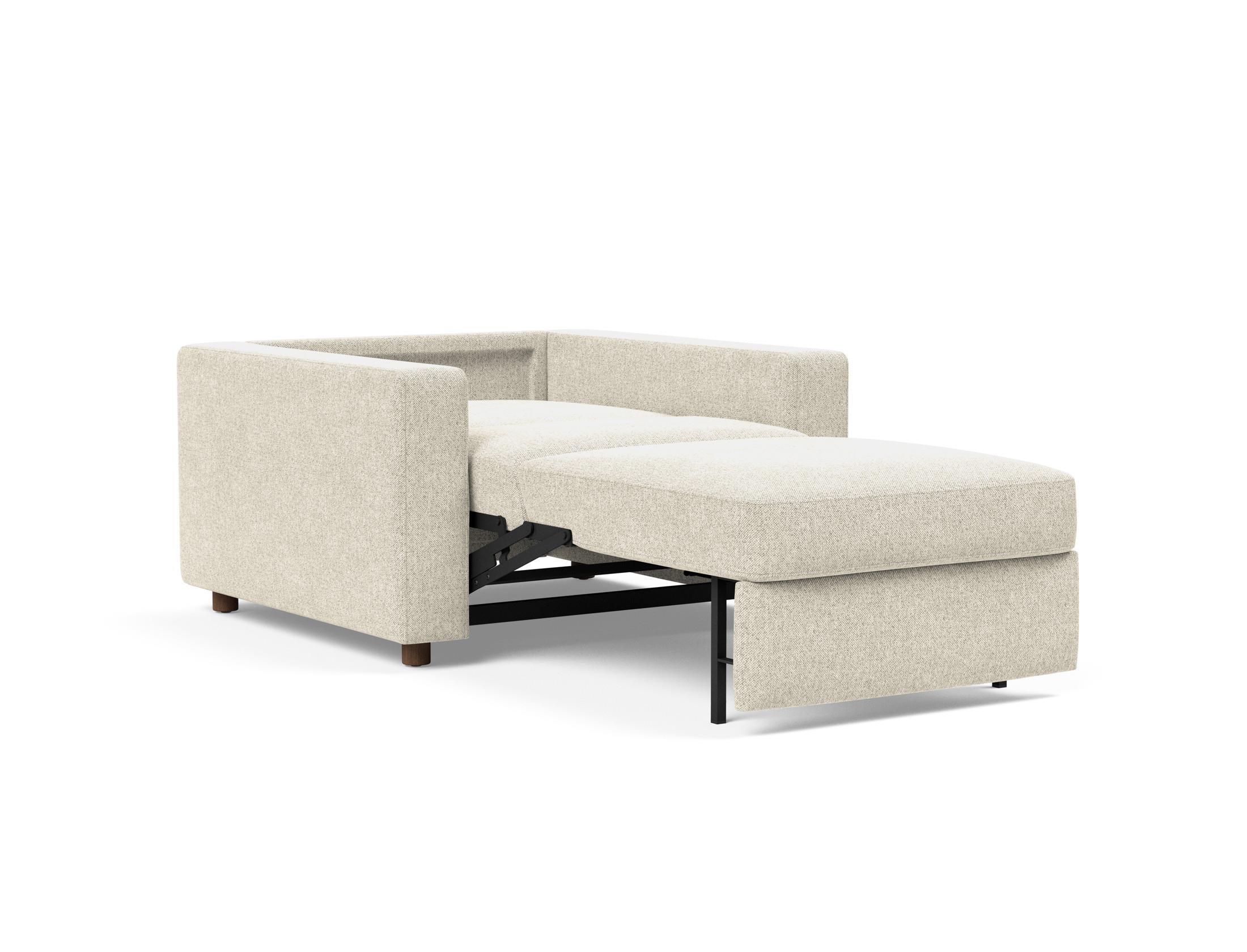 Erleben Sie den Neah Sessel mit Standard Armlehnen von Innovation Living – eine perfekte Kombination aus modernem Stil und unvergleichlichem Sitzkomfort.