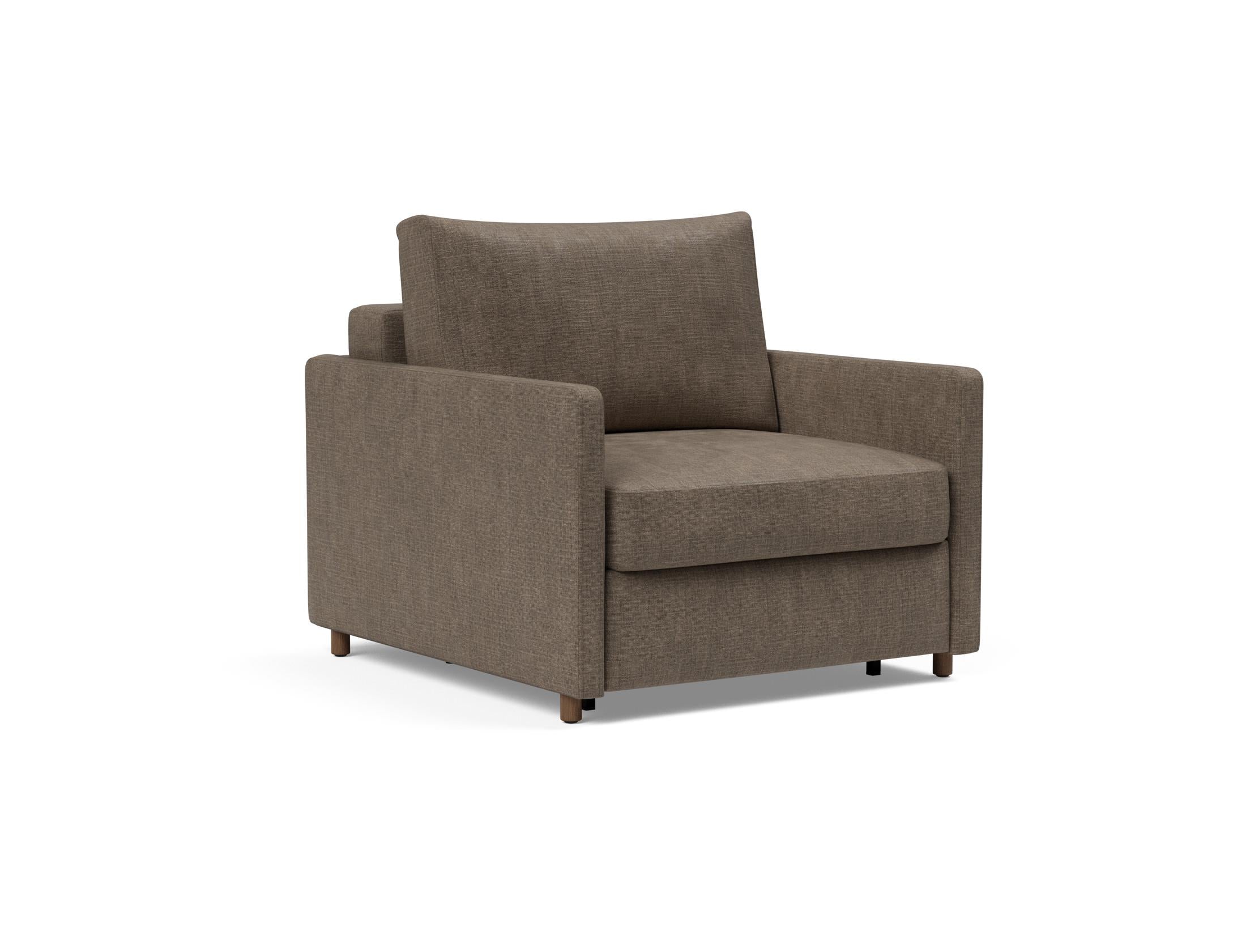 Der Neah Sessel von Innovation Living vereint modernes Design mit schlanken Armlehnen und sorgt für stilvollen Komfort in jedem Raum.