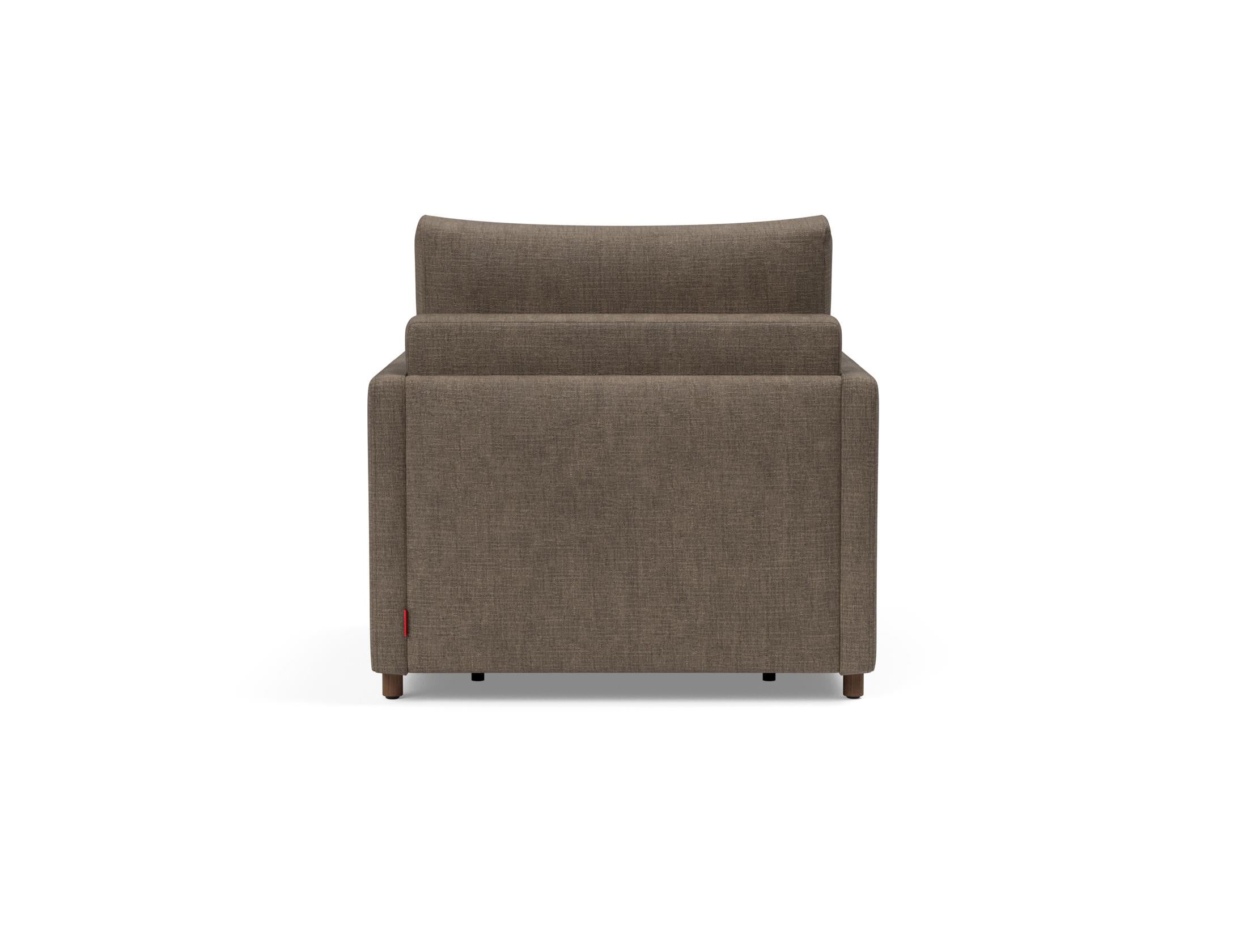 Der Neah Sessel von Innovation Living vereint modernes Design mit schlanken Armlehnen und sorgt für stilvollen Komfort in jedem Raum.