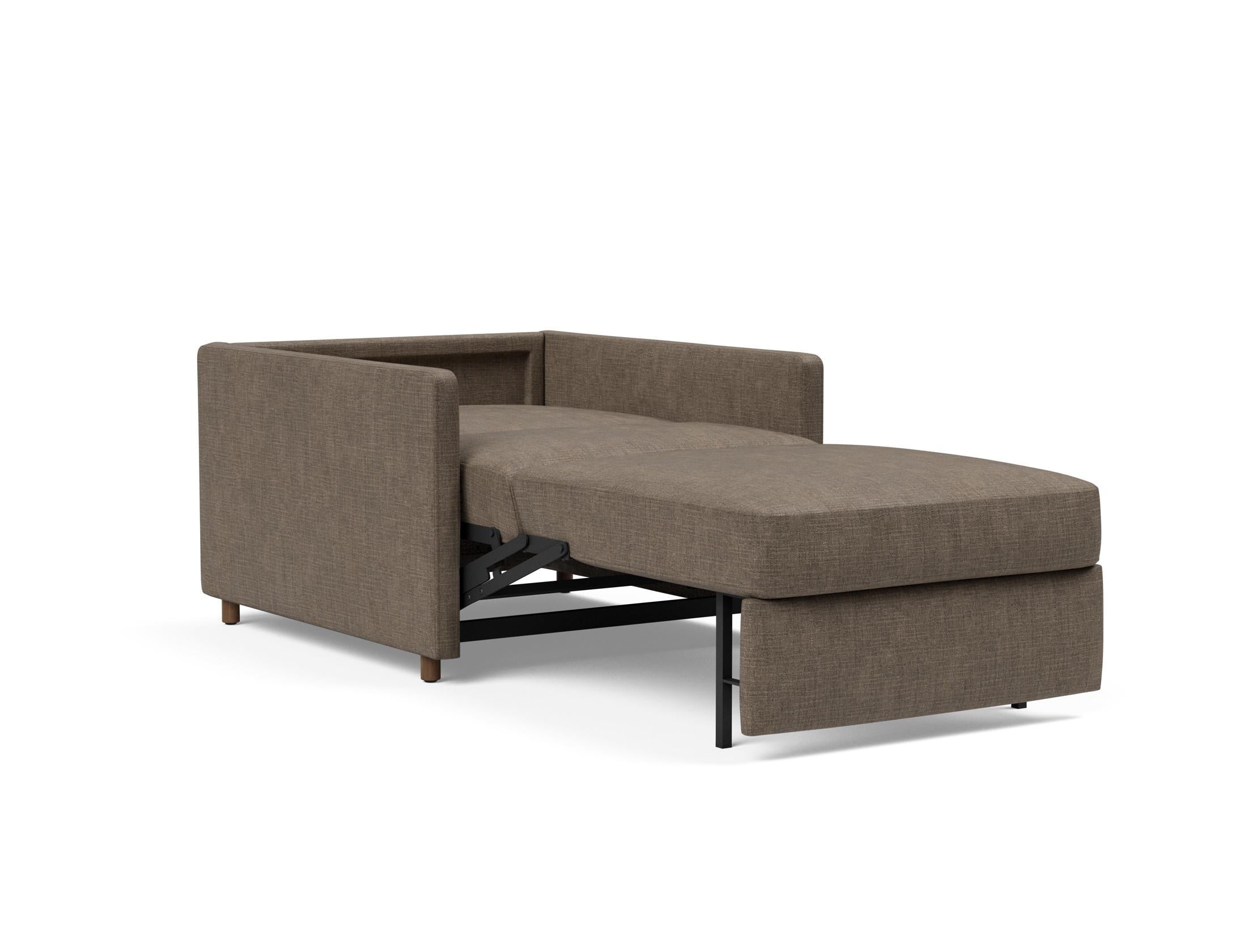 Der Neah Sessel von Innovation Living besticht durch seine eleganten Slim Armlehnen und bietet zeitgemässen Komfort für Ihr Zuhause.