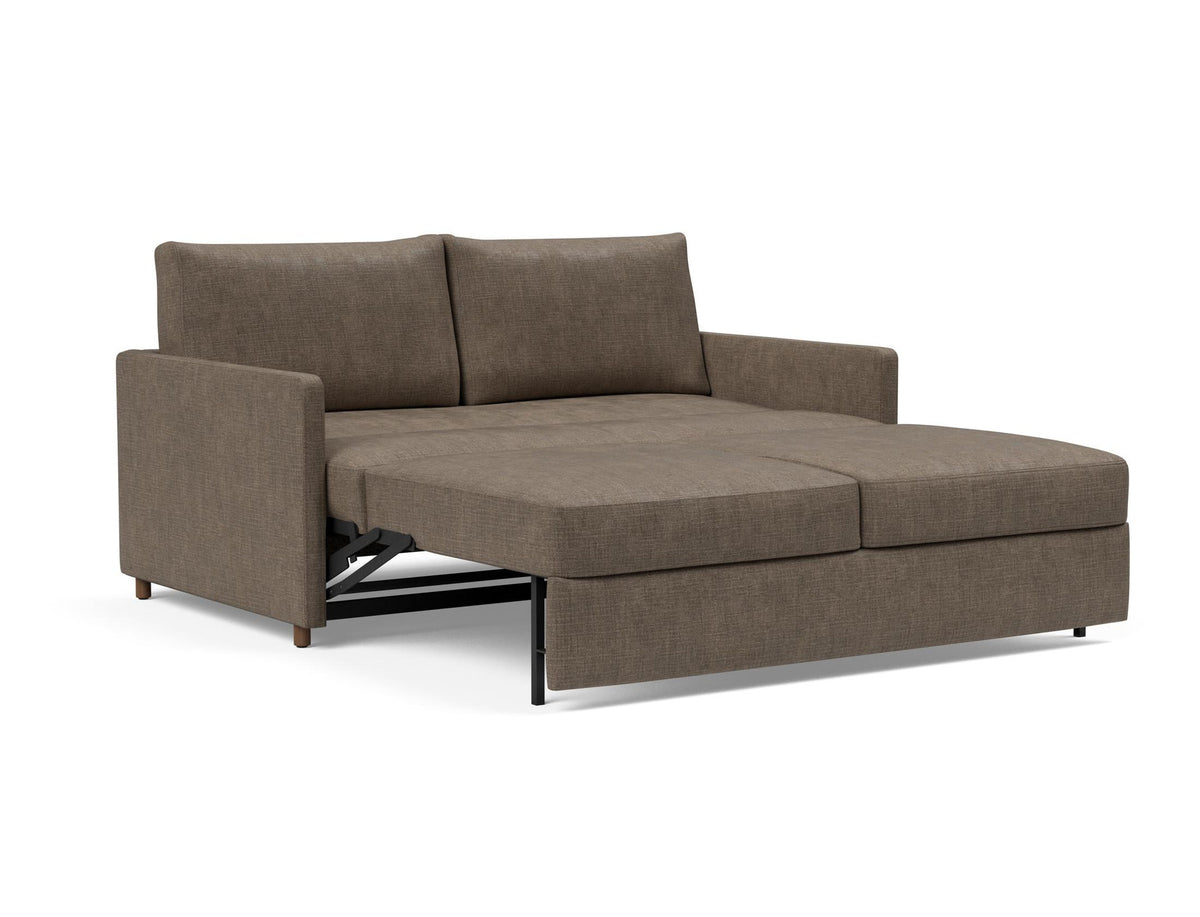 Neah 140 Schlafsofa mit Slim Armlehnen in 411 Esina Cedar Brown präsentiert im Onlineshop von KAQTU Design AG. Bettsofa ist von Innovation Living