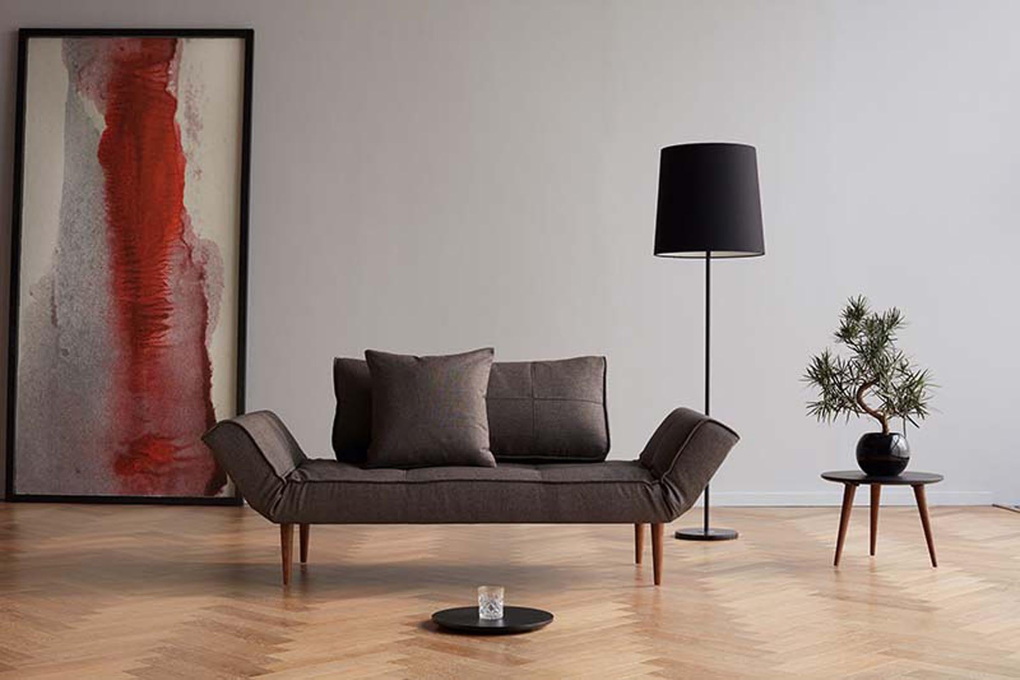 Erleben Sie das Zeal Klappsofa 70 Styletto von Innovation Living – ein elegantes, multifunktionales Sofa mit anpassbarer Matratze und robusten Materialien.