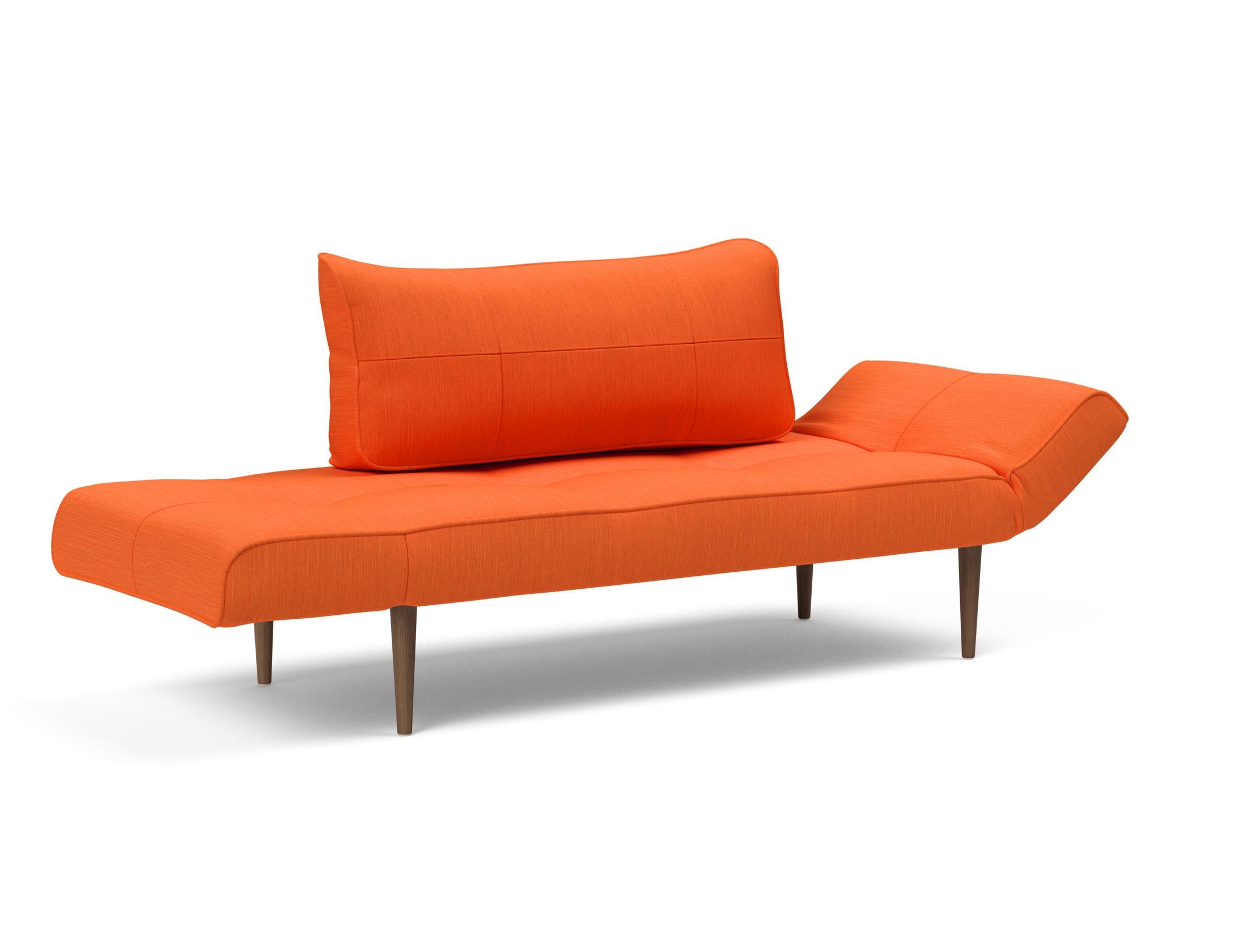 Entdecken Sie das Zeal Klappsofa 70 Styletto von Innovation Living – ein stilvolles, multifunktionales Sofa in Elegance Orange, das höchsten Komfort bietet.