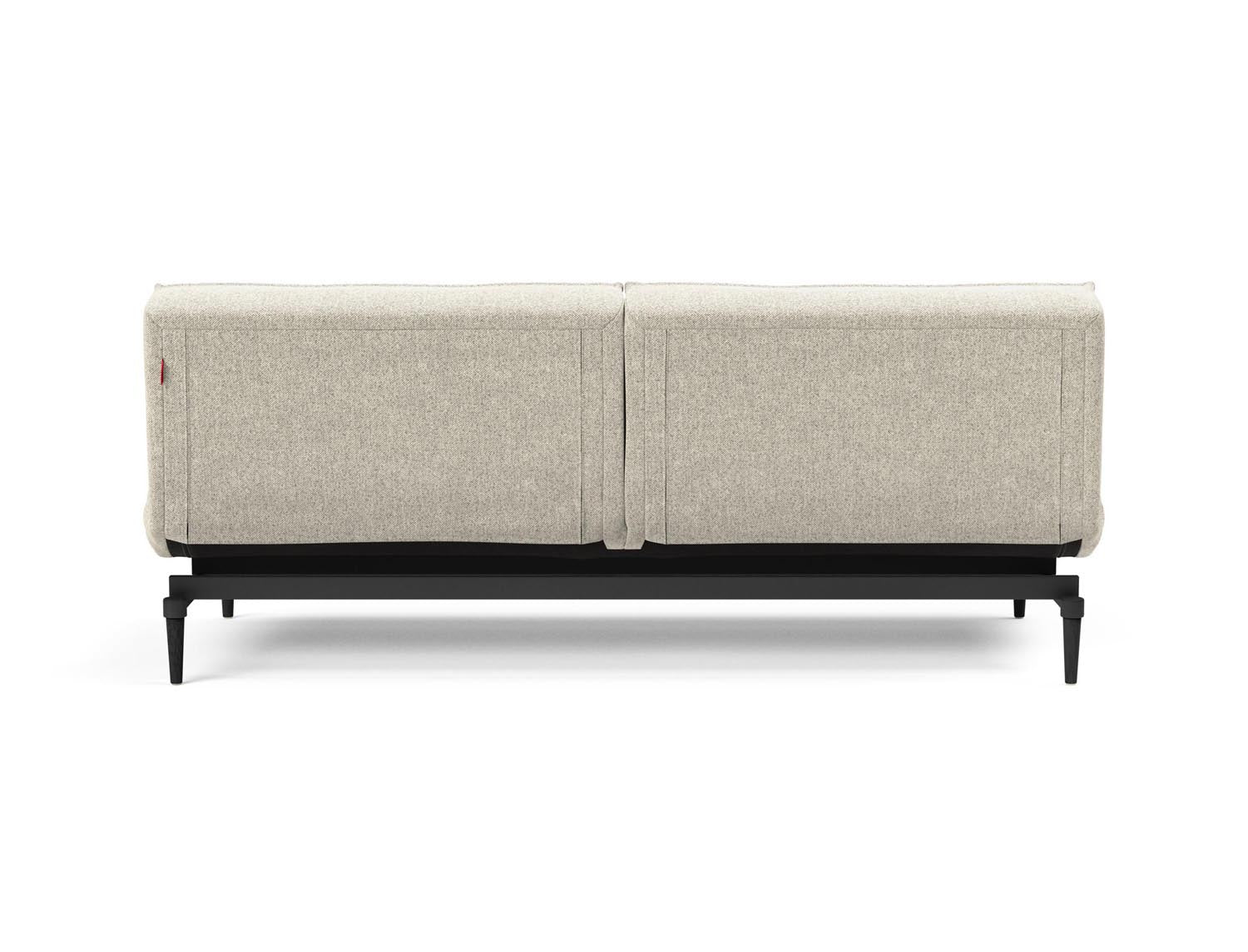 Erleben Sie das stilvolle Splitback Sofabett 115 Styletto von Innovation Living – ideal für flexible Wohnräume und zeitgemässe Einrichtung.