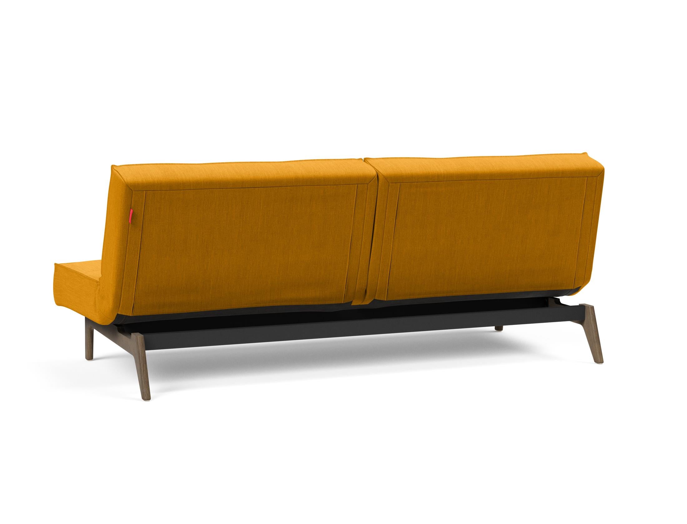 Erleben Sie das Splitback Sofabett 115 Eik von Innovation Living – ein elegantes, multifunktionales Möbelstück, das perfekten Schlafkomfort bietet.