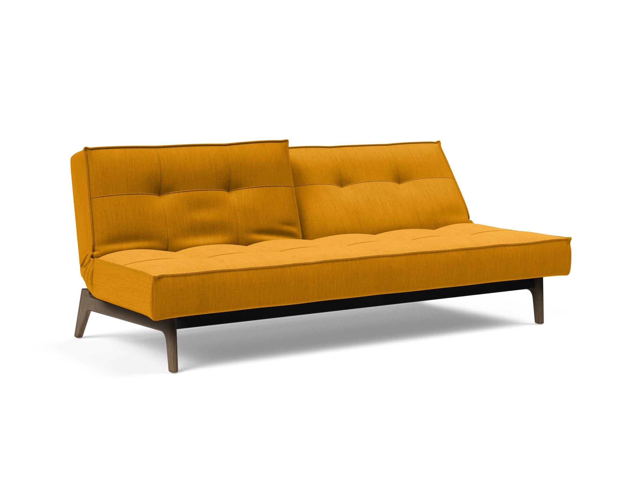 Erleben Sie das Splitback Sofabett 115 Eik von Innovation Living – ein elegantes, multifunktionales Möbelstück, das perfekten Schlafkomfort bietet.