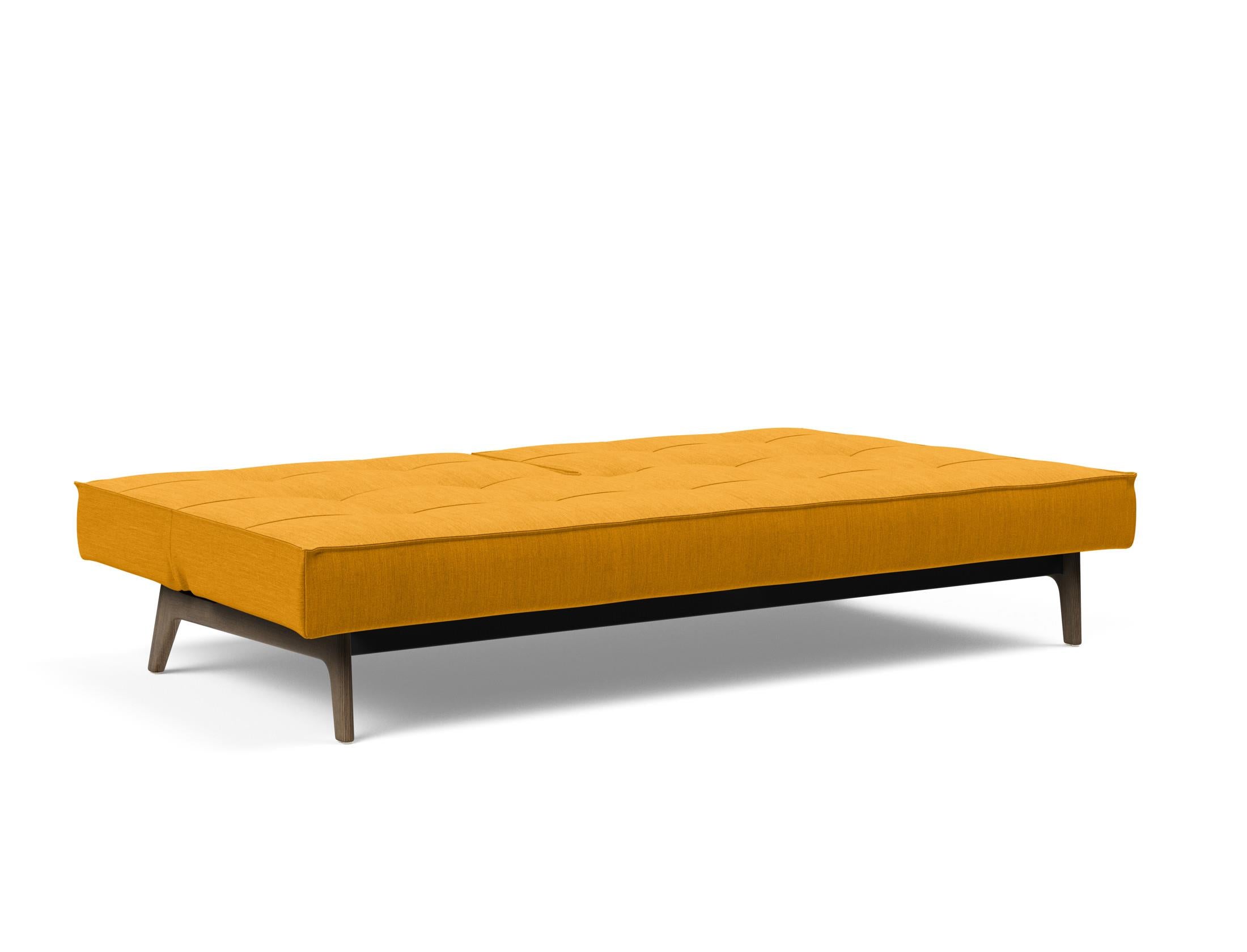 Erleben Sie das Splitback Sofabett 115 Eik von Innovation Living – ein elegantes, multifunktionales Möbelstück, das perfekten Schlafkomfort bietet.