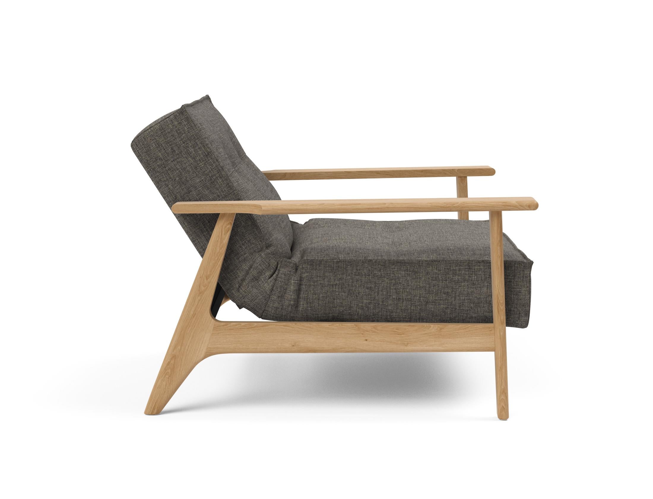 Entdecken Sie den Splitback Frej Sessel von Innovation Living – stilvolles dänisches Design, robuste Materialien und anpassbare Farben für jeden Raum.