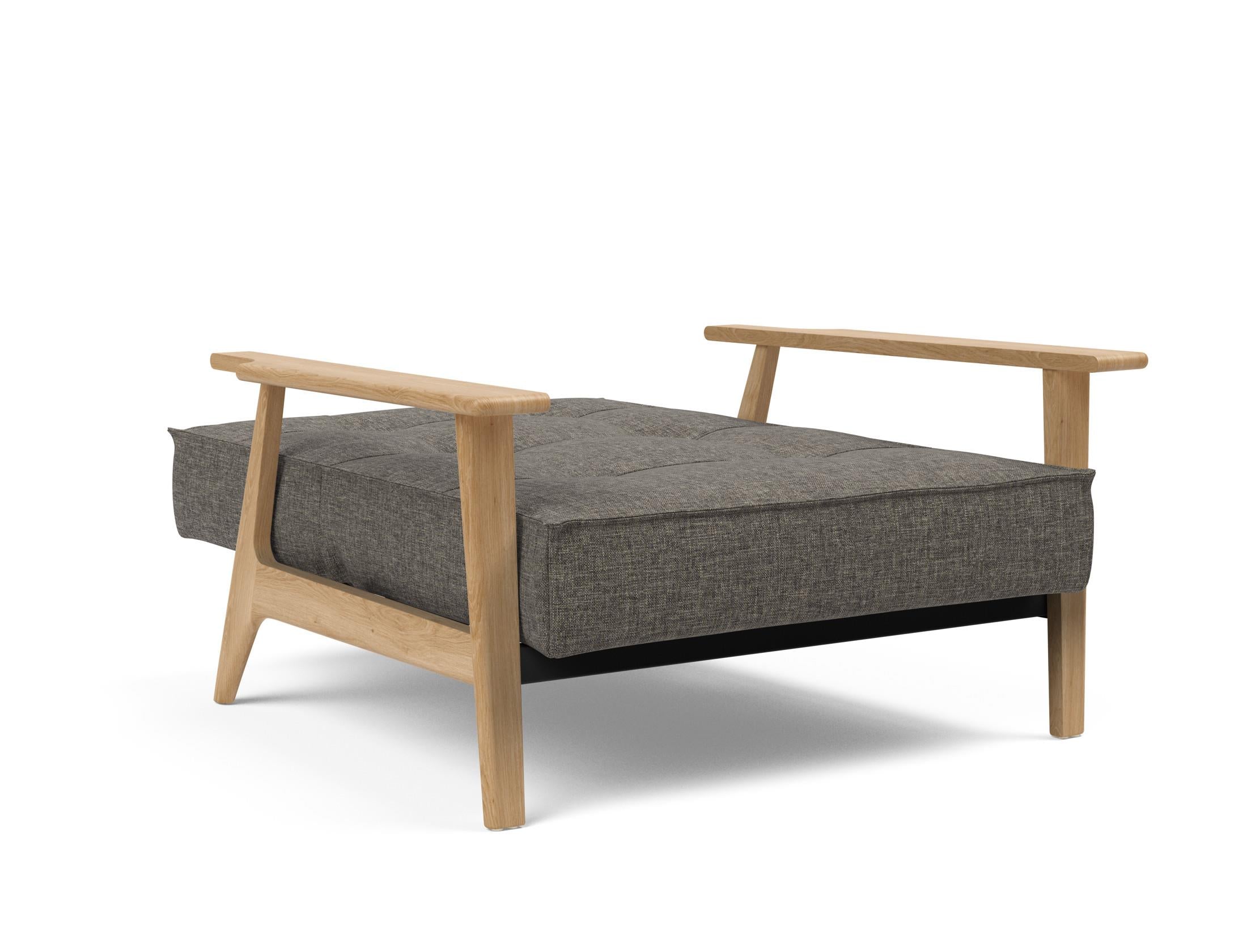 Entdecken Sie den Splitback Frej Sessel von Innovation Living – stilvolles dänisches Design, robuste Materialien und anpassbare Farben für jeden Raum.