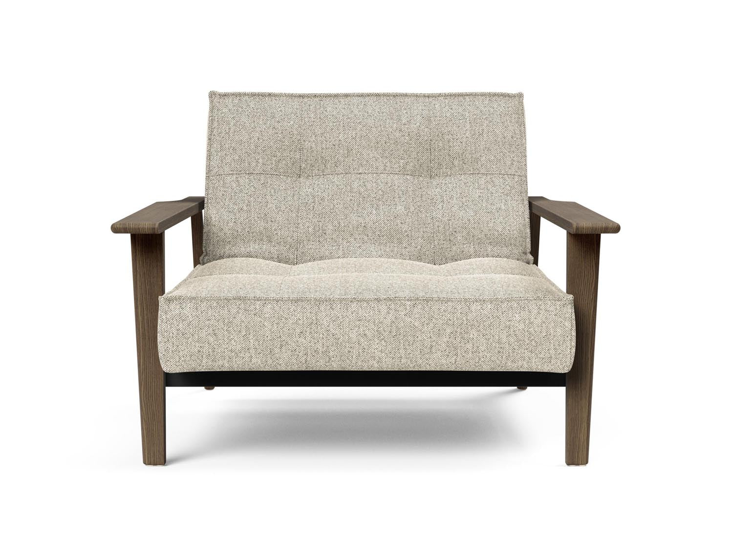 Erleben Sie den Splitback Frej Sessel von Innovation Living – ein elegantes, multifunktionales Möbelstück, das jedem Raum Charakter verleiht.