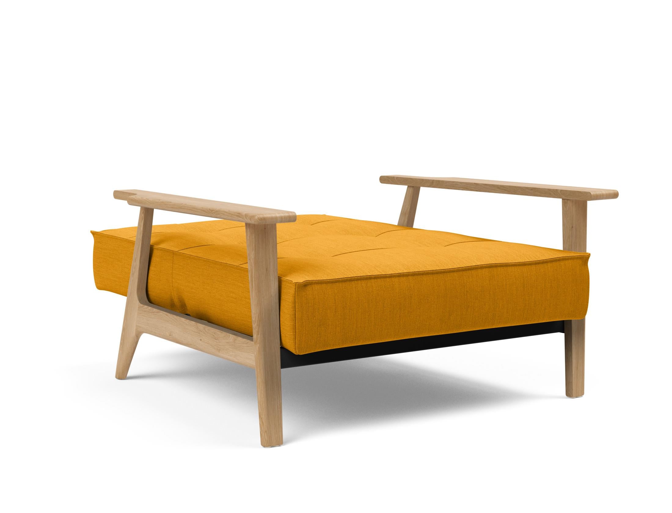 Entdecken Sie den Splitback Frej Sessel von Innovation Living – stilvolles dänisches Design, robuste Materialien und anpassbare Farben für jeden Raum.