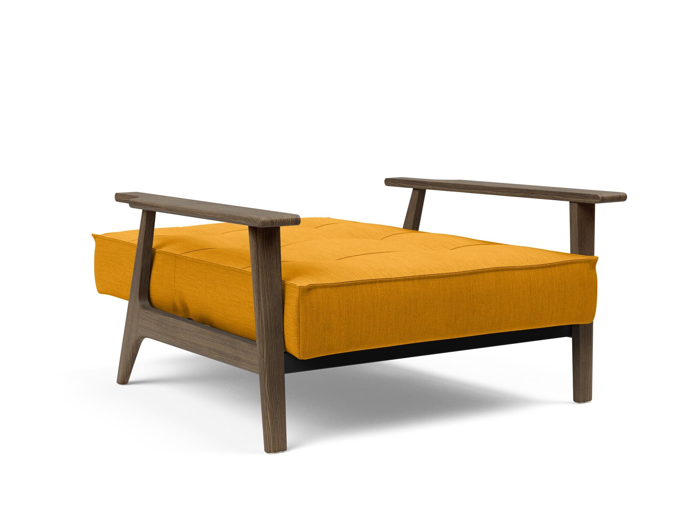 Entdecken Sie den Splitback Frej Sessel von Innovation Living – stilvolles dänisches Design, robuste Materialien und anpassbare Farben für jeden Raum.