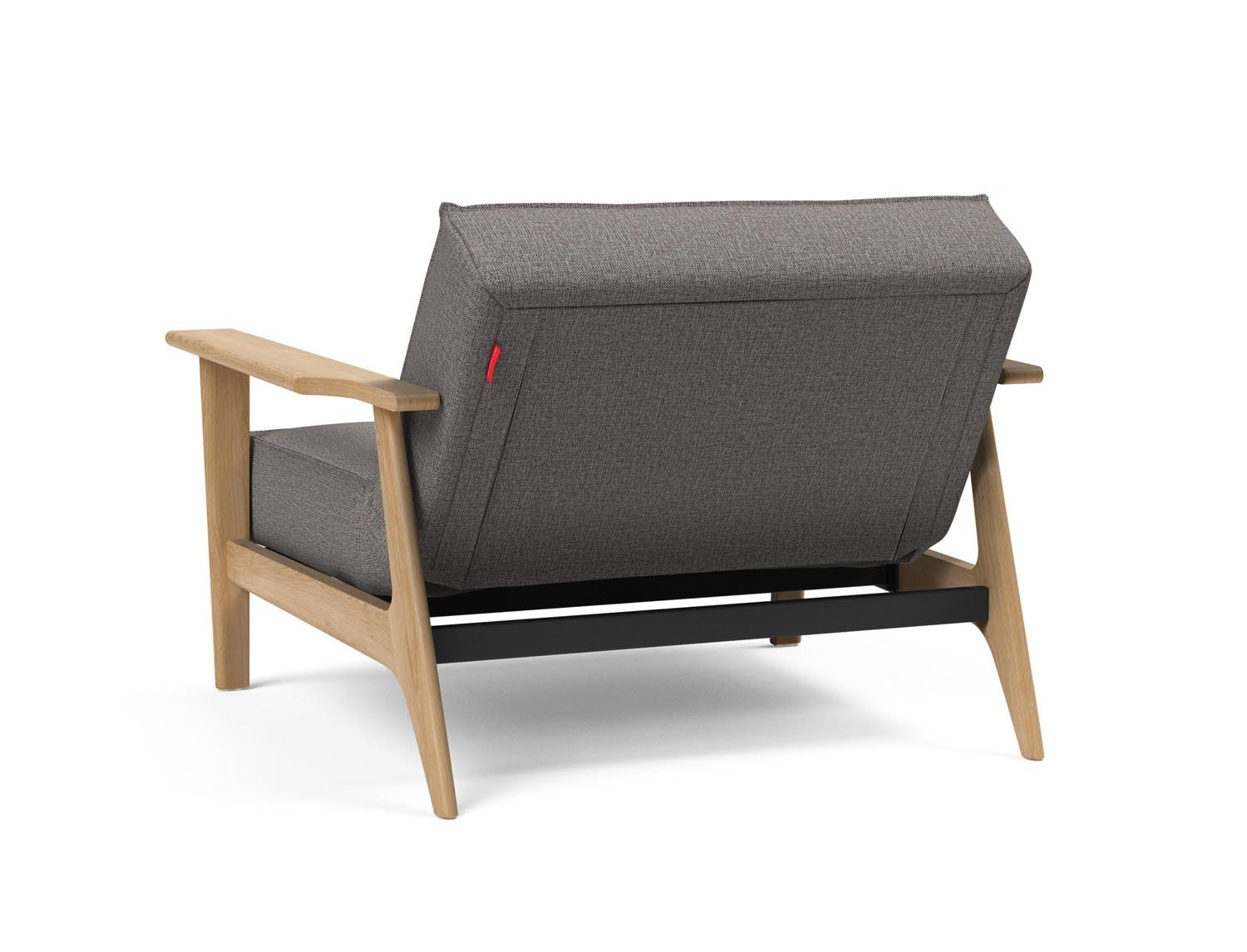 Entdecken Sie den Splitback Frej Sessel von Innovation Living – ein stilvolles Möbelstück, das Eleganz, Komfort und Anpassungsfähigkeit vereint.