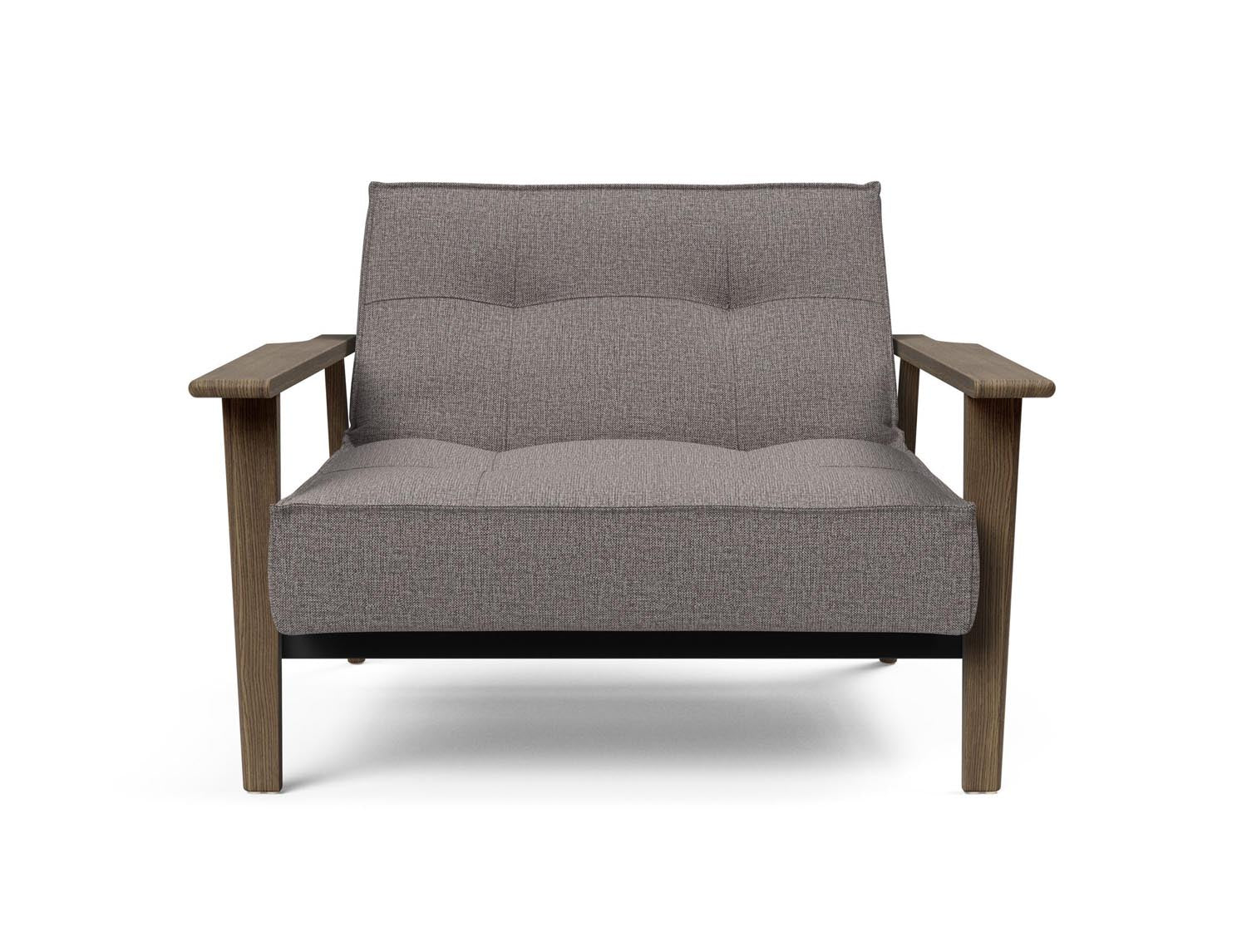 Entdecken Sie den Splitback Frej Sessel von Innovation Living – stilvolles dänisches Design, robuste Materialien und anpassbare Farben für jeden Raum.