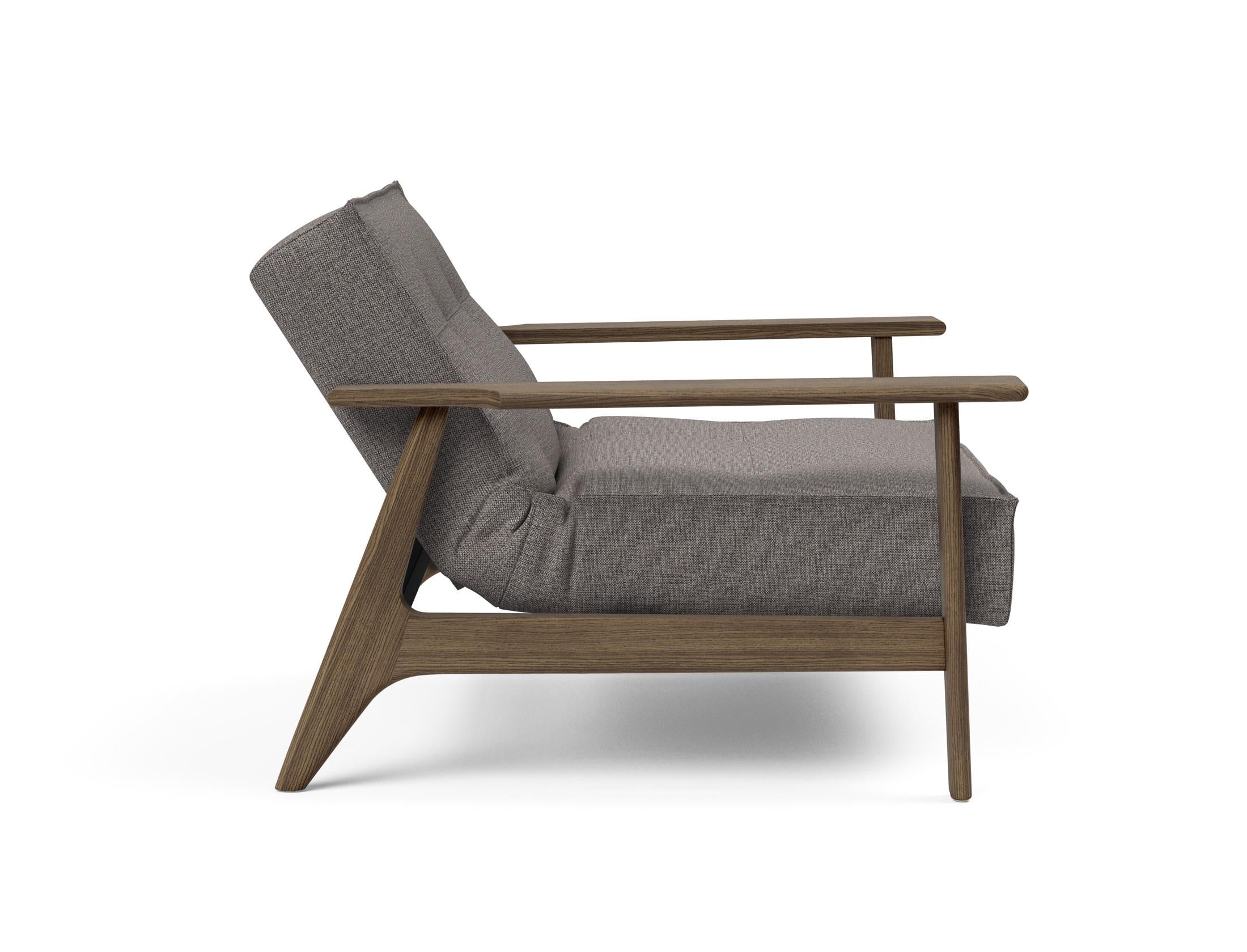 Entdecken Sie den Splitback Frej Sessel von Innovation Living – stilvolles dänisches Design, robuste Materialien und anpassbare Farben für jeden Raum.