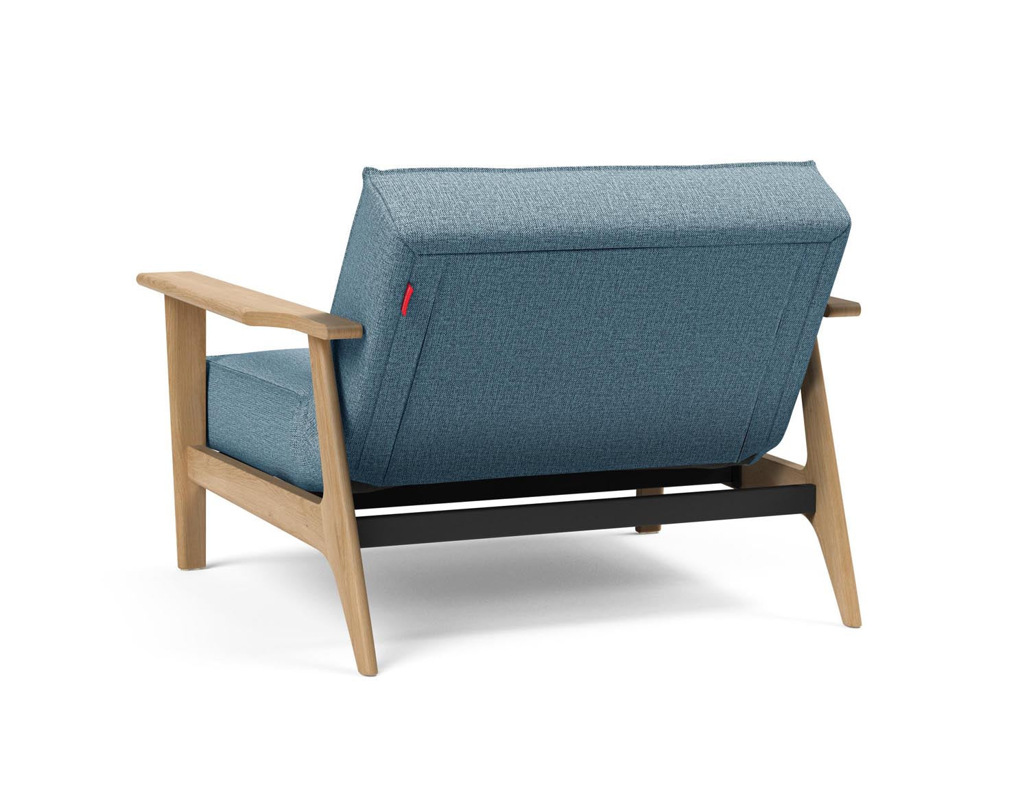 Entdecken Sie den Splitback Frej Sessel von Innovation Living – stilvolles dänisches Design, robuste Materialien und anpassbare Farben für jeden Raum.