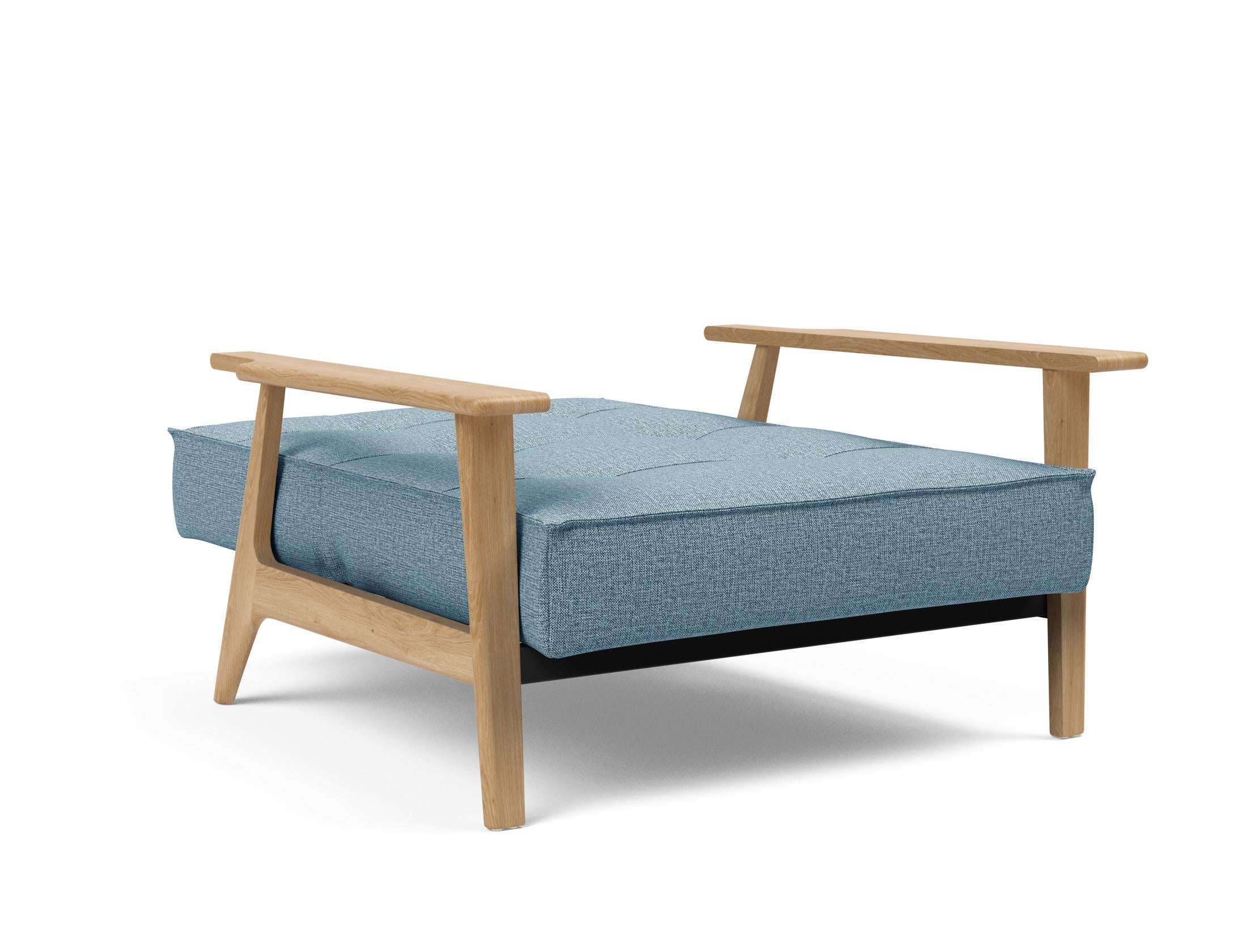 Entdecken Sie den Splitback Frej Sessel von Innovation Living – stilvolles dänisches Design, robuste Materialien und anpassbare Farben für jeden Raum.