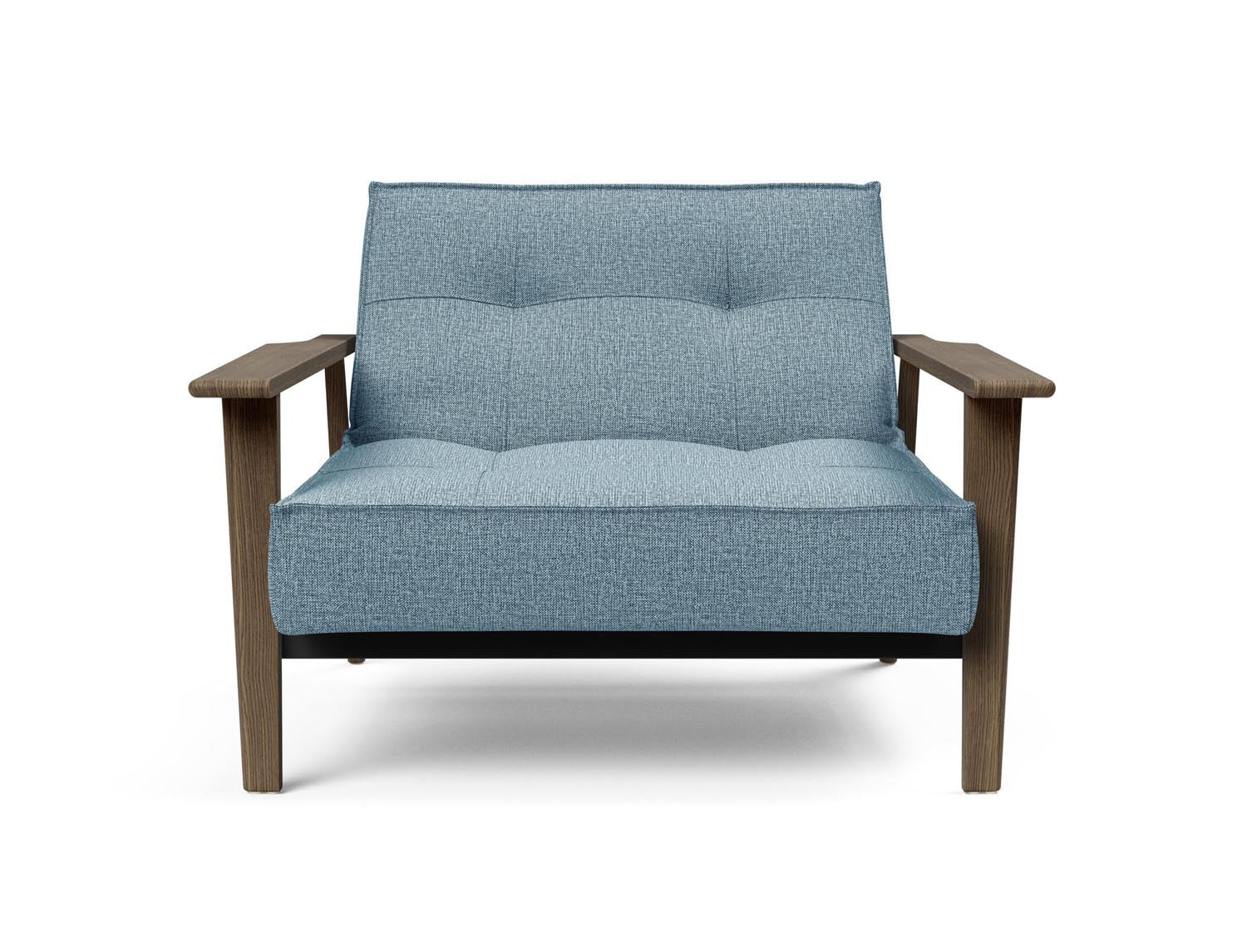 Entdecken Sie den Splitback Frej Sessel von Innovation Living – stilvolles dänisches Design, robuste Materialien und anpassbare Farben für jeden Raum.