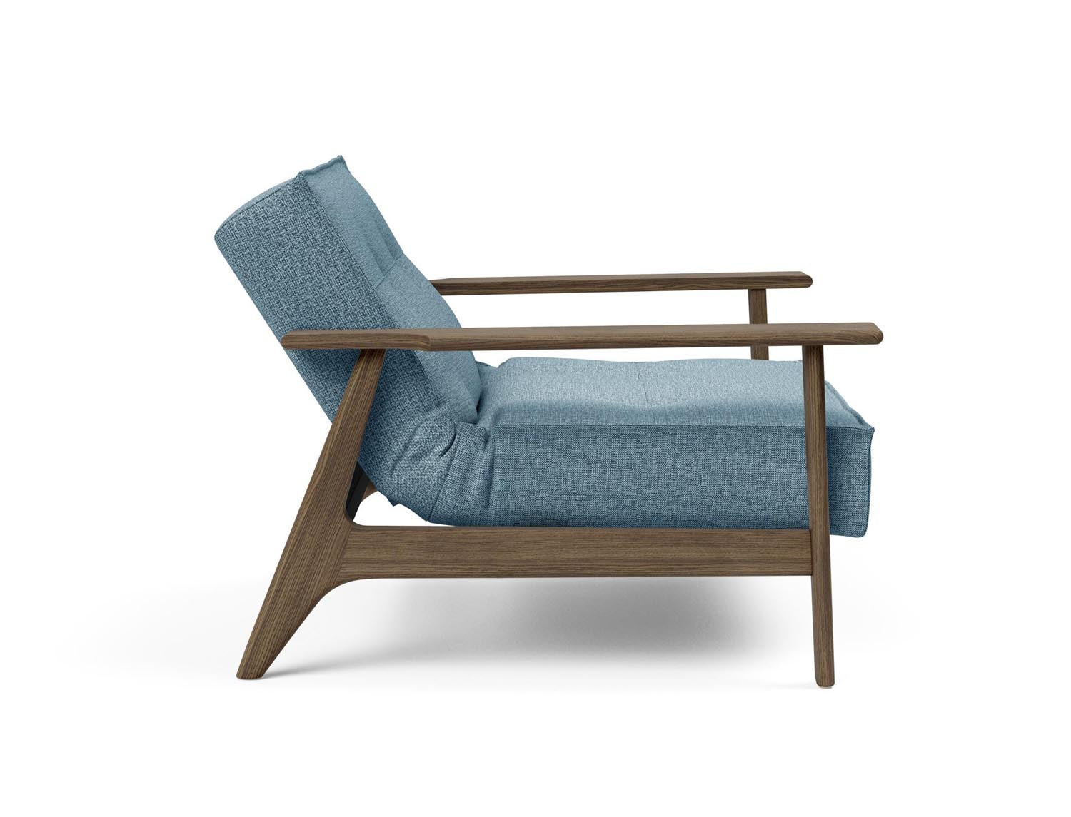 Entdecken Sie den Splitback Frej Sessel von Innovation Living – stilvolles dänisches Design, robuste Materialien und anpassbare Farben für jeden Raum.