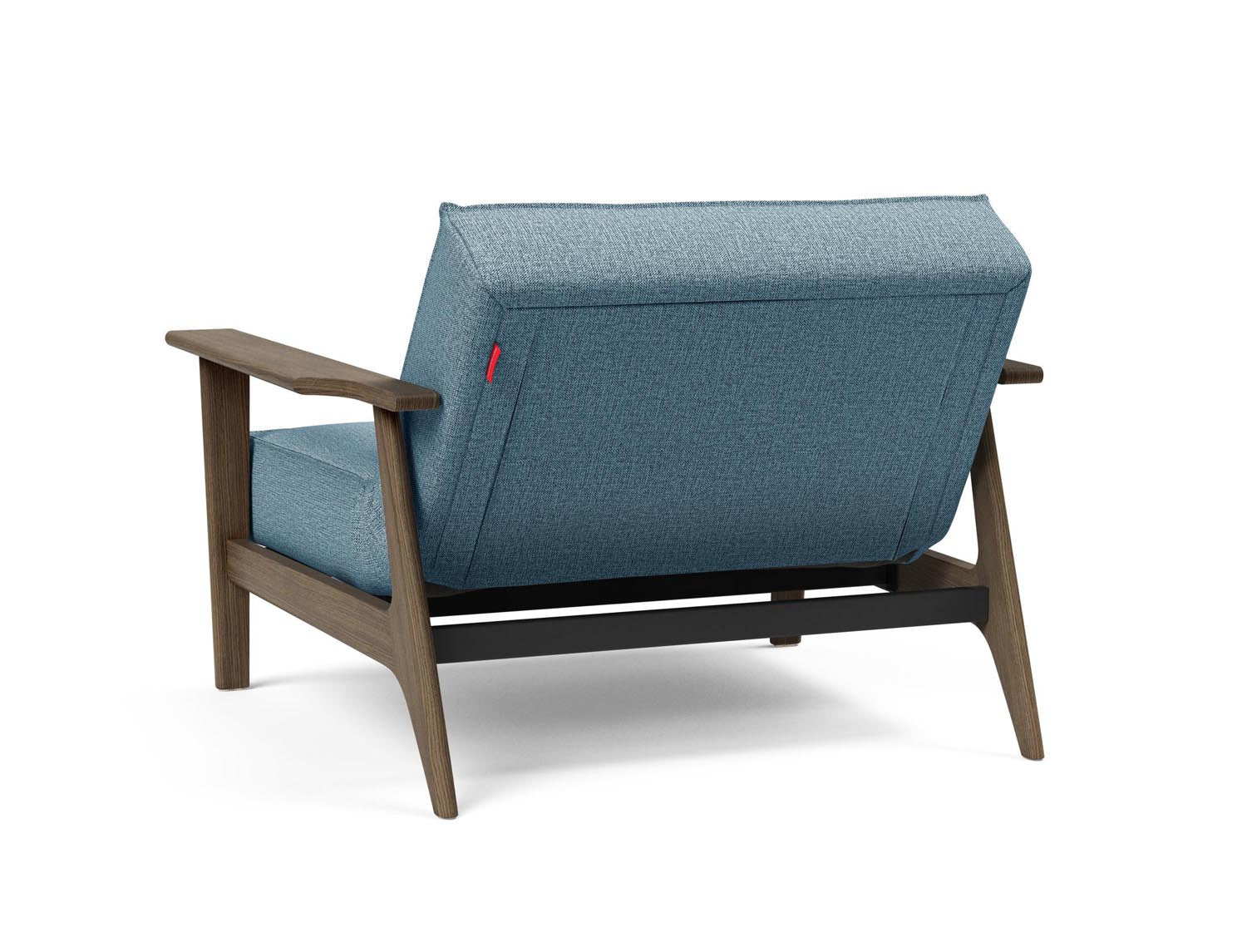 Entdecken Sie den Splitback Frej Sessel von Innovation Living – stilvolles dänisches Design, robuste Materialien und anpassbare Farben für jeden Raum.