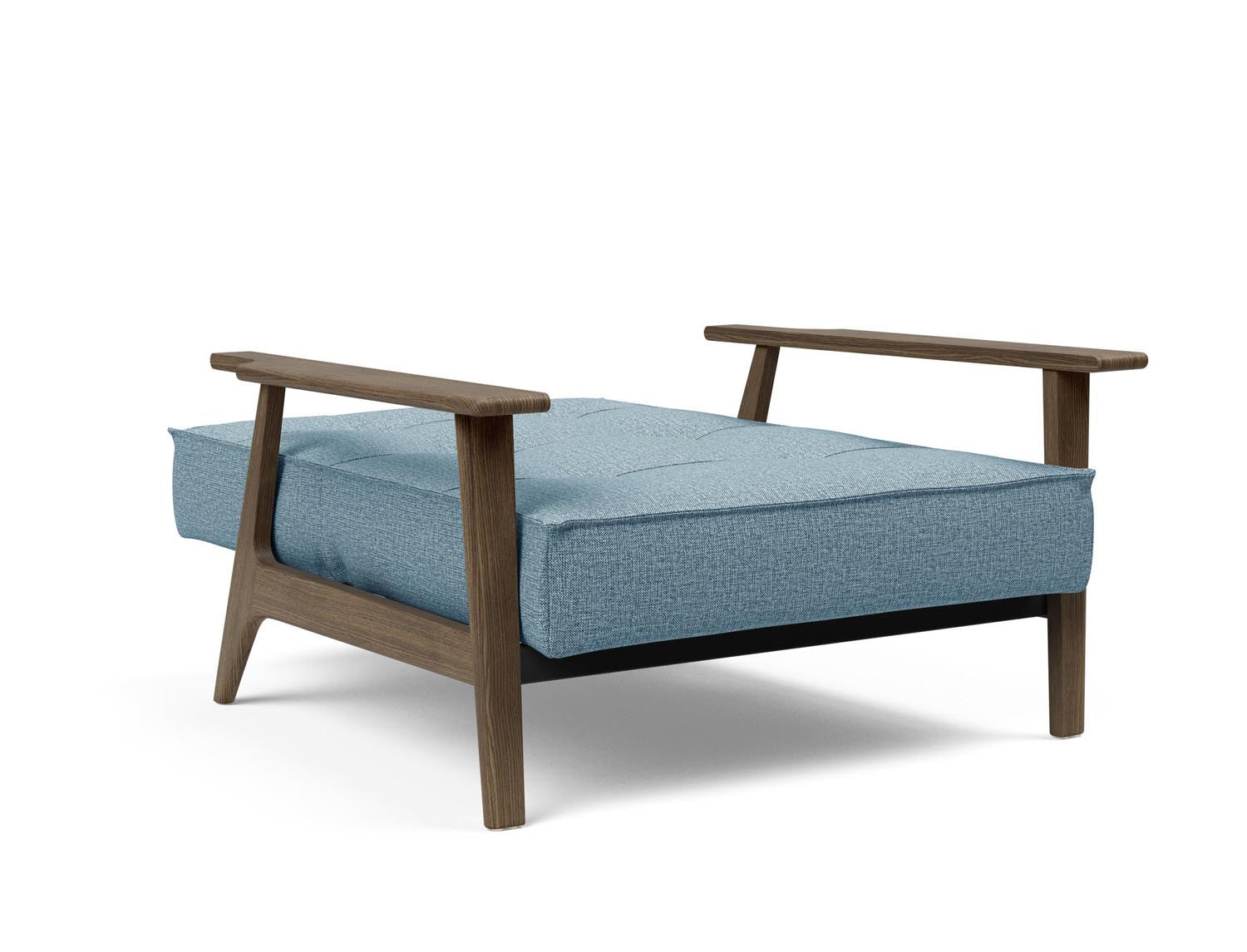 Entdecken Sie den Splitback Frej Sessel von Innovation Living – stilvolles dänisches Design, robuste Materialien und anpassbare Farben für jeden Raum.