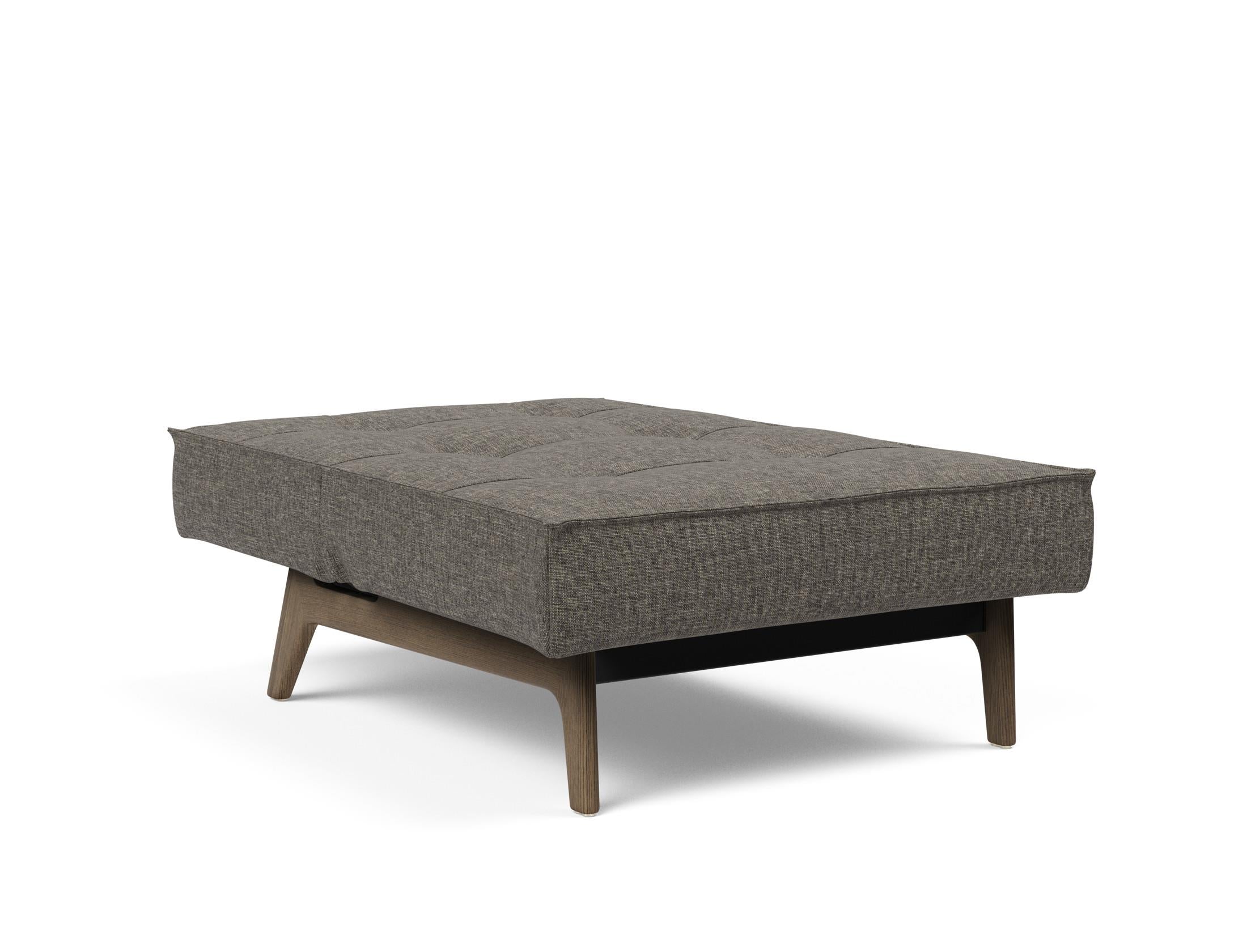 Erleben Sie den Splitback Eik Sessel von Innovation Living – ein stilvoller, flexibler Sessel aus hochwertigem Eichenholz und Stahl, ideal für jedes Zuhause.