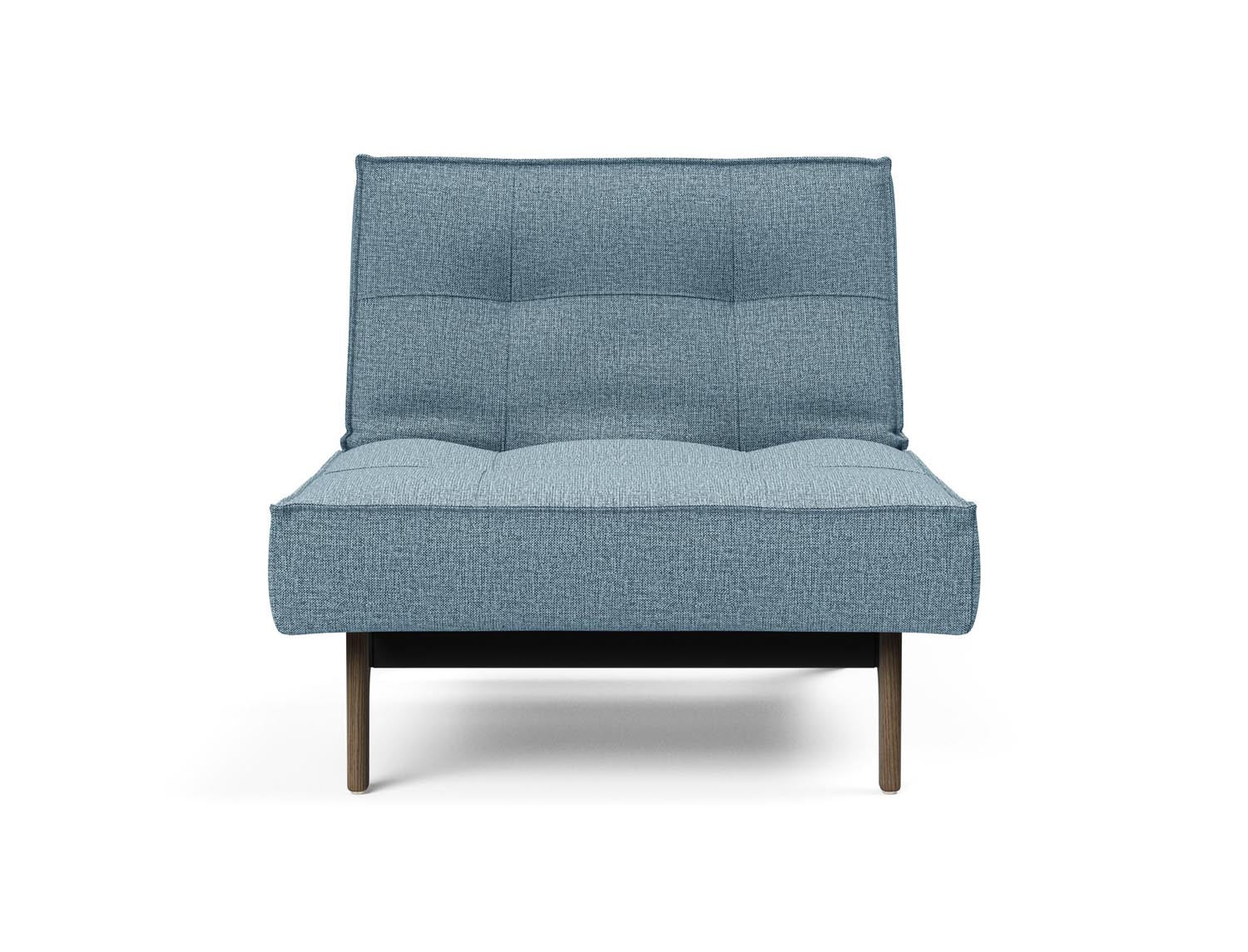 Erleben Sie den Splitback Eik Sessel von Innovation Living – ein stilvoller, flexibler Sessel aus hochwertigem Eichenholz und Stahl, ideal für jedes Zuhause.