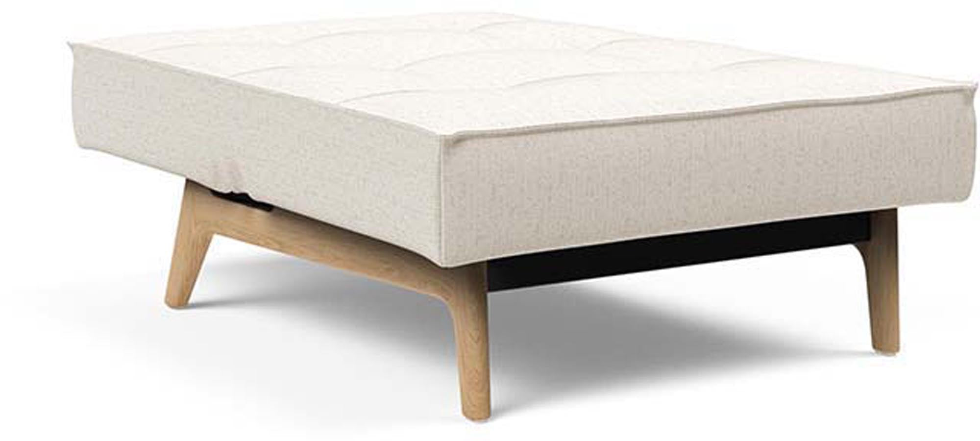 Entdecken Sie den Splitback Eik Sessel von Innovation Living – ein elegantes, multifunktionales Möbelstück aus robustem Eichenholz und Stahl, perfekt für Ihr Zuhause.