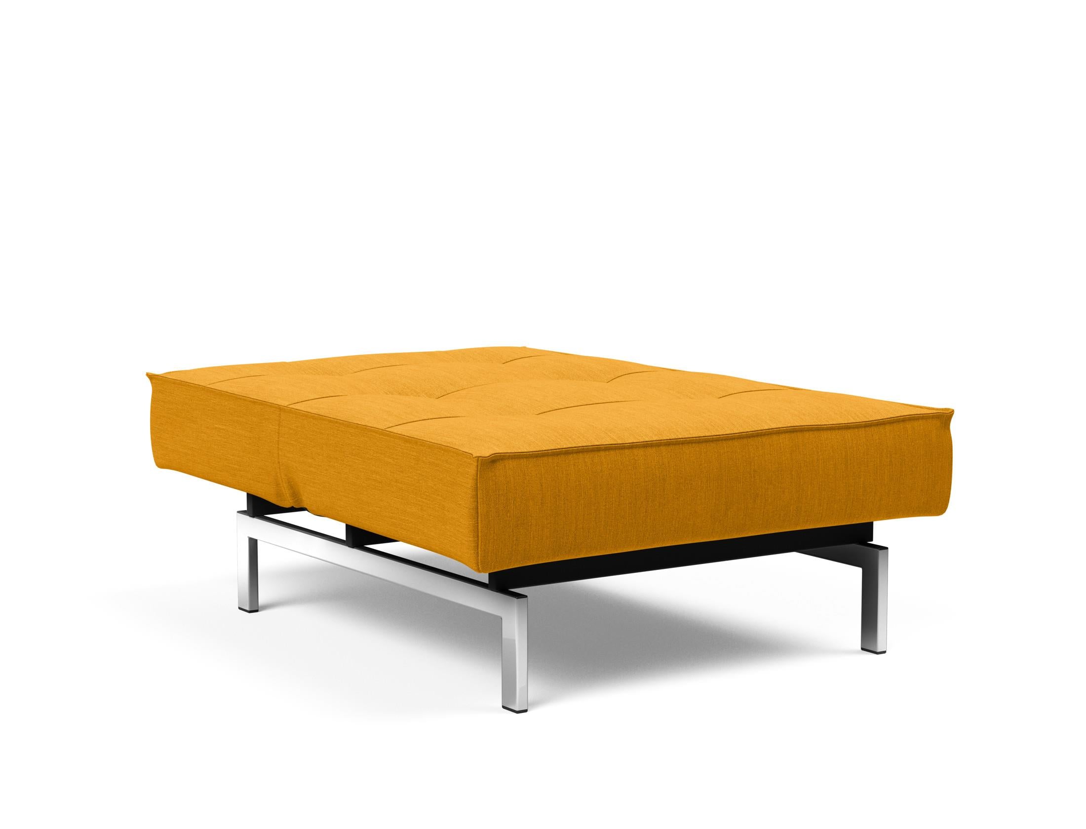 Entdecken Sie den Splitback Chrome Sessel: Stilvolles, modernes Design mit Chrombeinen, ideal für flexible Wohnräume und als praktische Liegefläche.