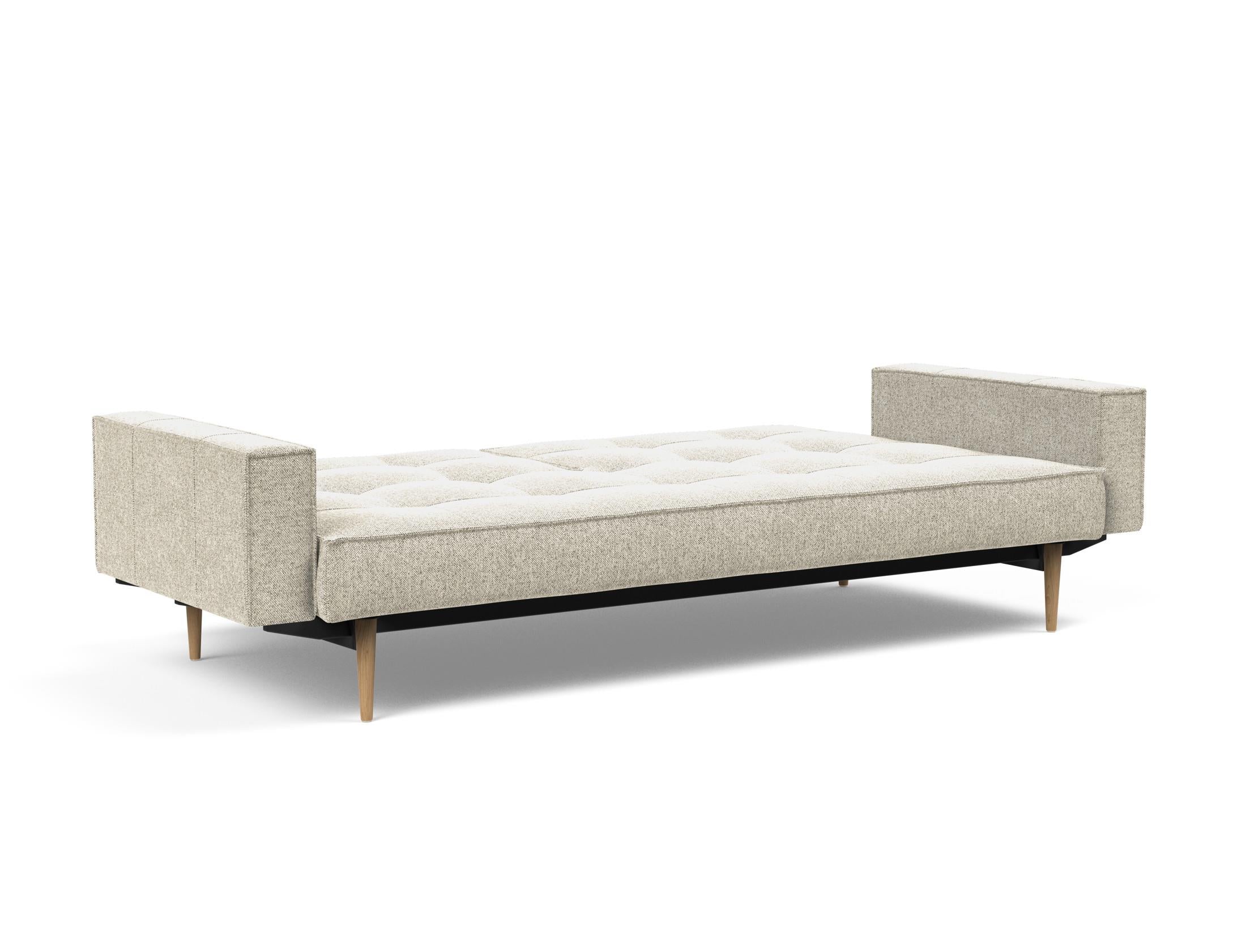 Erleben Sie das Splitback Sofabett 115 Styletto von Innovation Living – ein elegantes Sofa mit Armlehnen, das Schlafkomfort und modernes Design perfekt kombiniert.