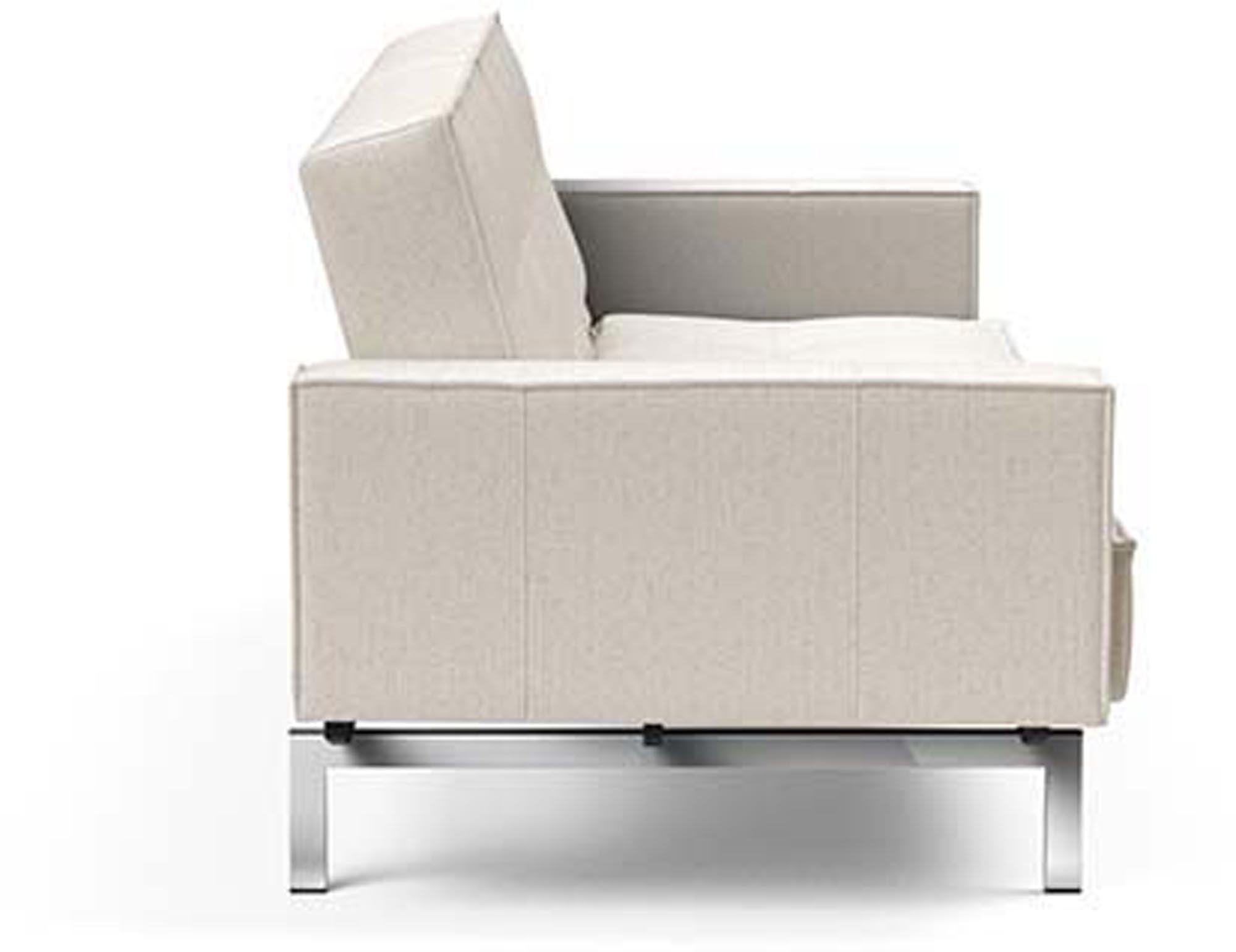 Entdecken Sie das Splitback Sofabett 115 Chrom mit Armlehnen von Innovation Living – ein elegantes Möbelstück, das Komfort und Stil vereint.