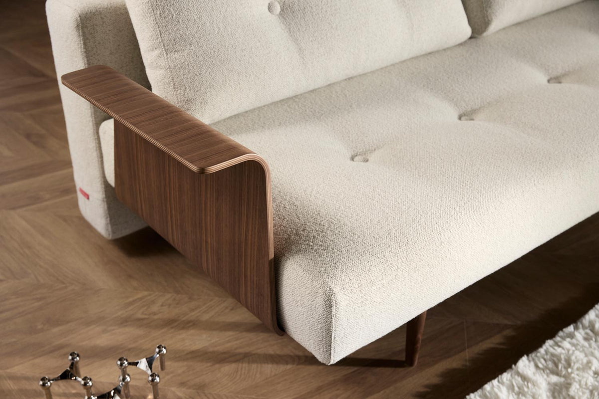 Recast Schlafsofa 140 Dunkel Styletto mit Armlehnen in 357 Taura Off White präsentiert im Onlineshop von KAQTU Design AG. Bettsofa ist von Innovation Living