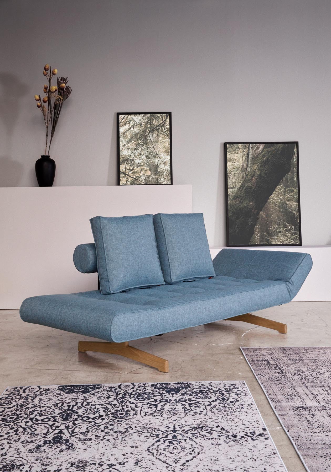 Entdecken Sie das Ghia Klappsofa 80 Eiche von Innovation Living – stilvoll, platzsparend und perfekt für Gästeübernachtungen.