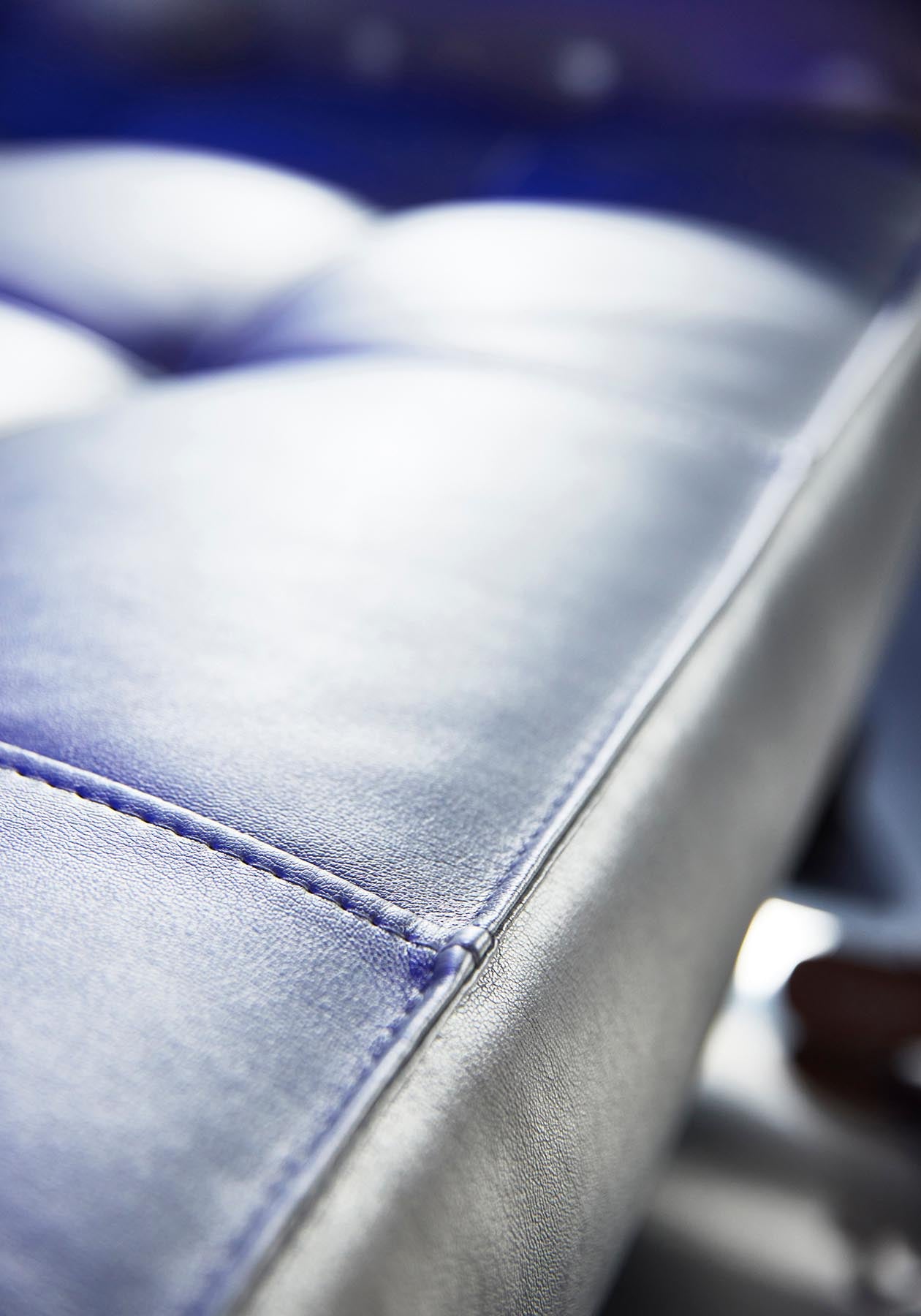 Erleben Sie das Ghia Klappsofa 80 Chrom von Innovation Living – stilvoll, platzsparend und perfekt für Gästeübernachtungen.