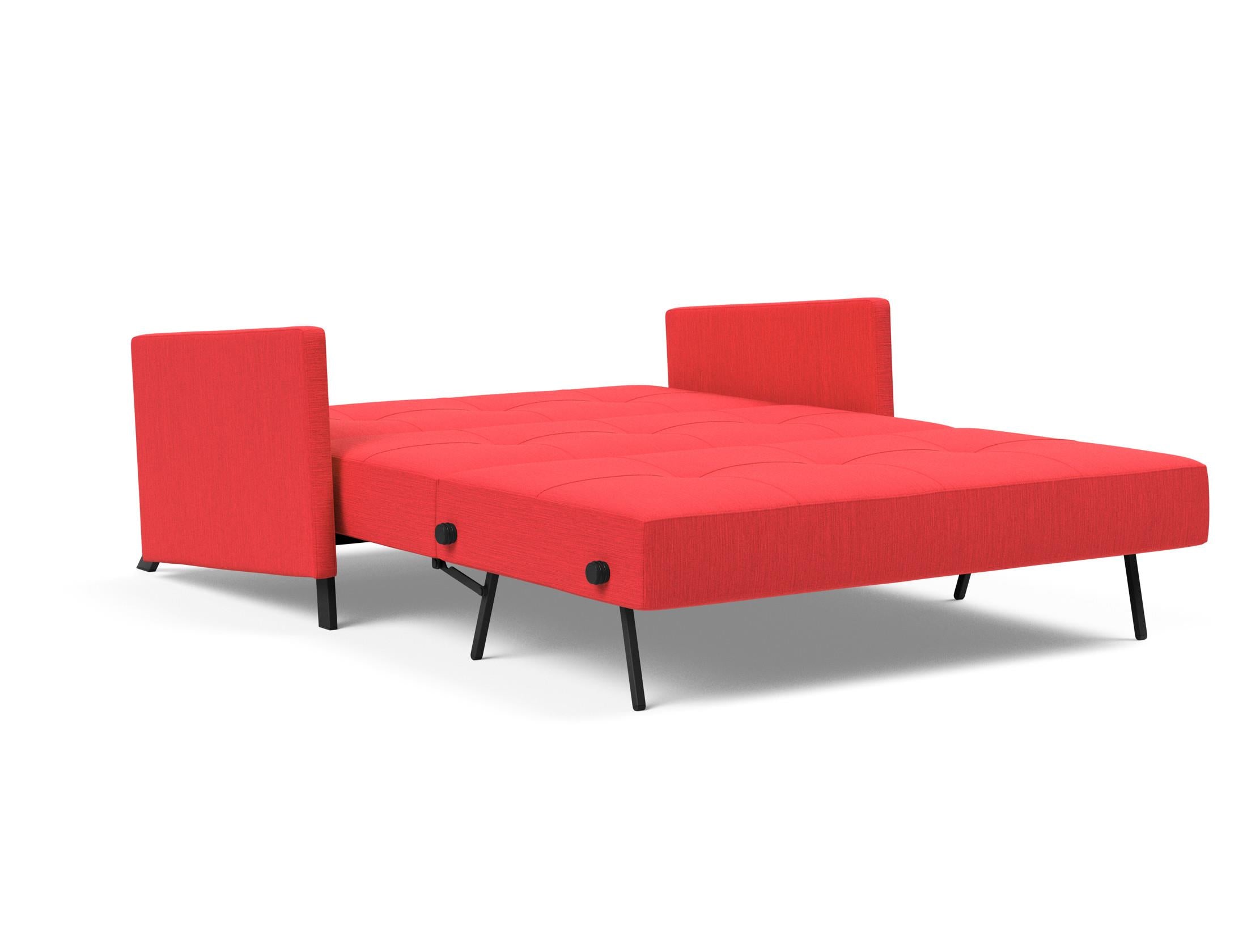 Das Cubed Klappsofa 140 von Innovation Living bietet stilvolle Funktionalität. Mit Armlehnen und robustem Design ist es perfekt für Gäste und kleine Räume.