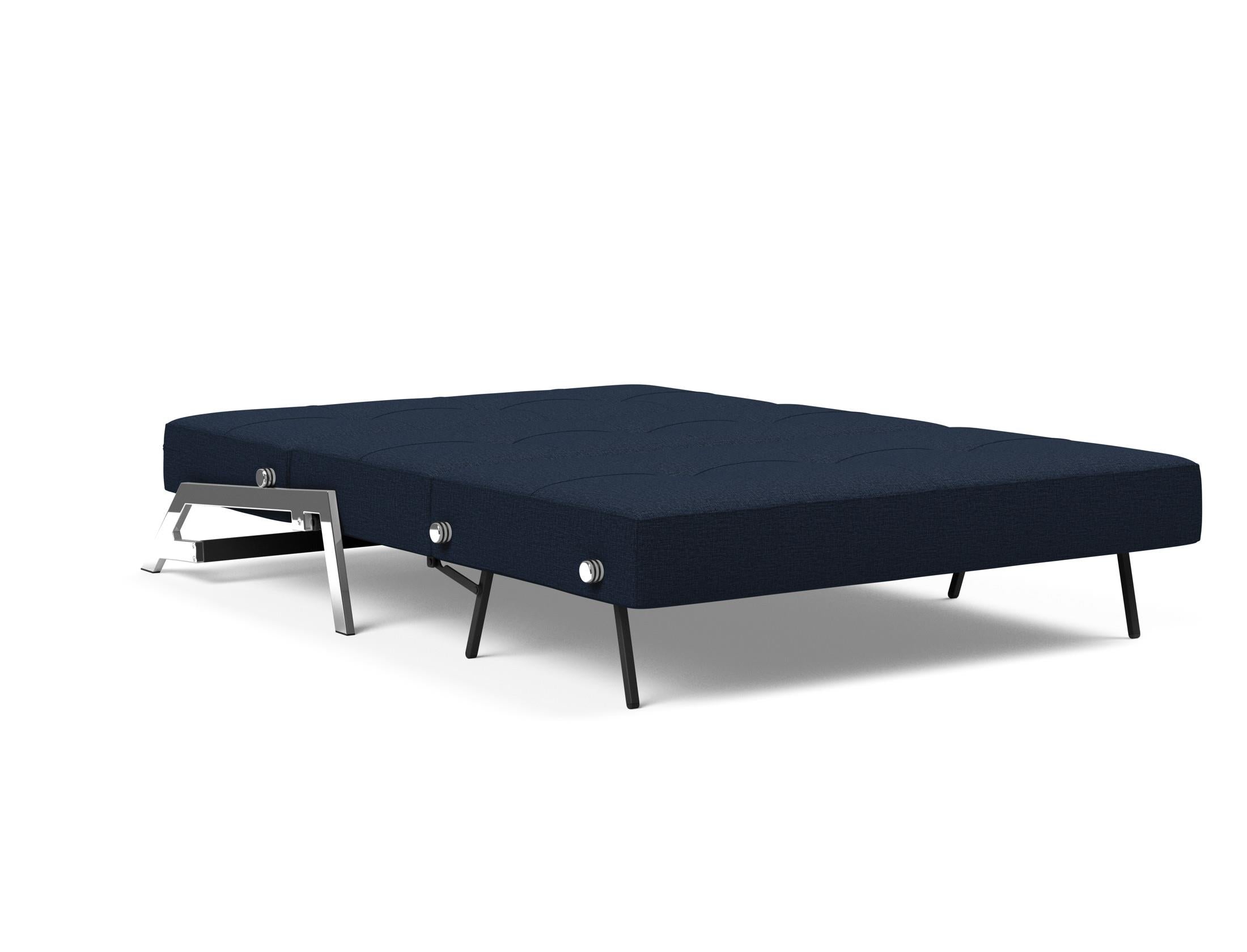 Das Cubed Klappsofa 140 von Innovation Living kombiniert stilvolles Design mit cleverer Funktionalität und verwandelt sich mühelos in ein komfortables Bett.