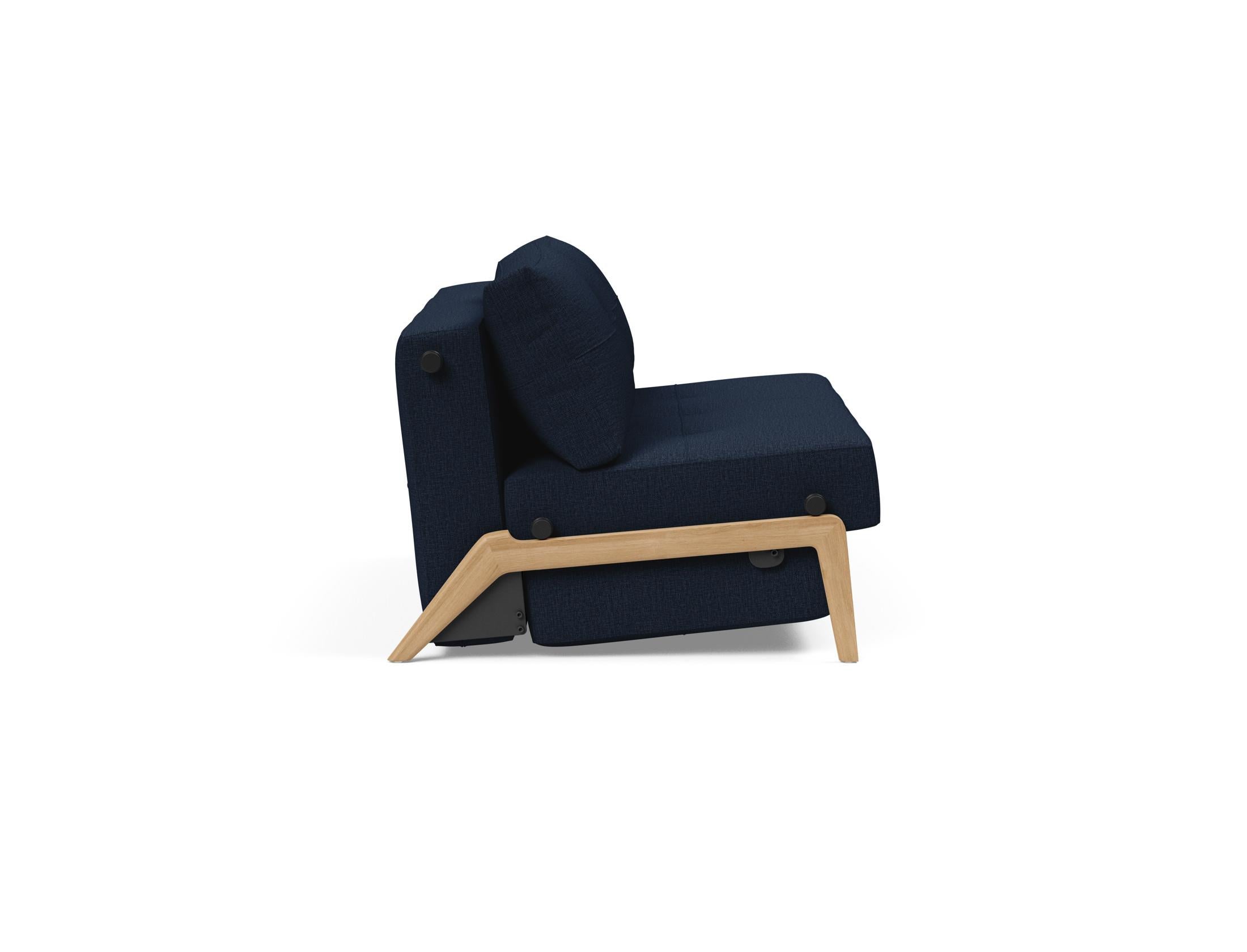 Cubed Klappsofa 140: Stilvolles Sofa mit cleverem Klappmechanismus. Ideal für kleine Räume, bietet Komfort und praktischen Stauraum.