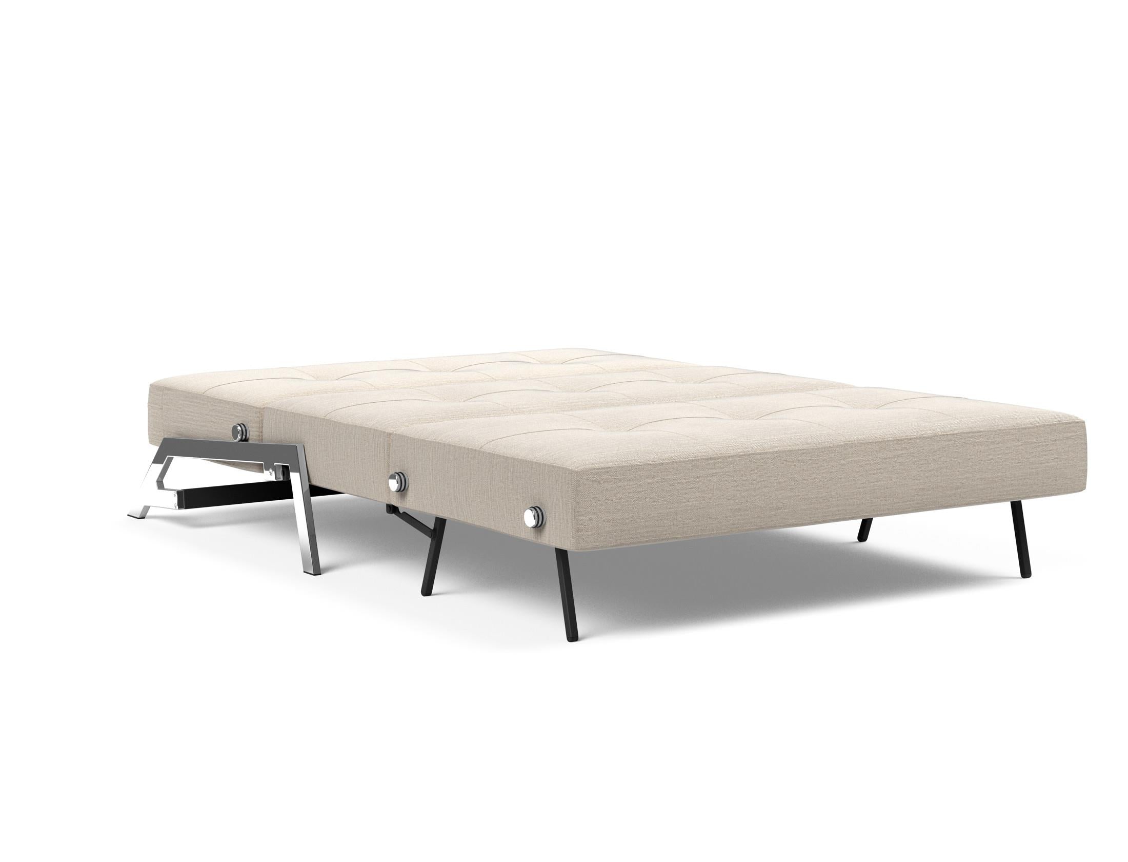 Cubed Klappsofa 140: Kompaktes Design trifft Funktionalität. Verwandelt sich schnell in ein Bett und bietet Stauraum für Bettzeug.