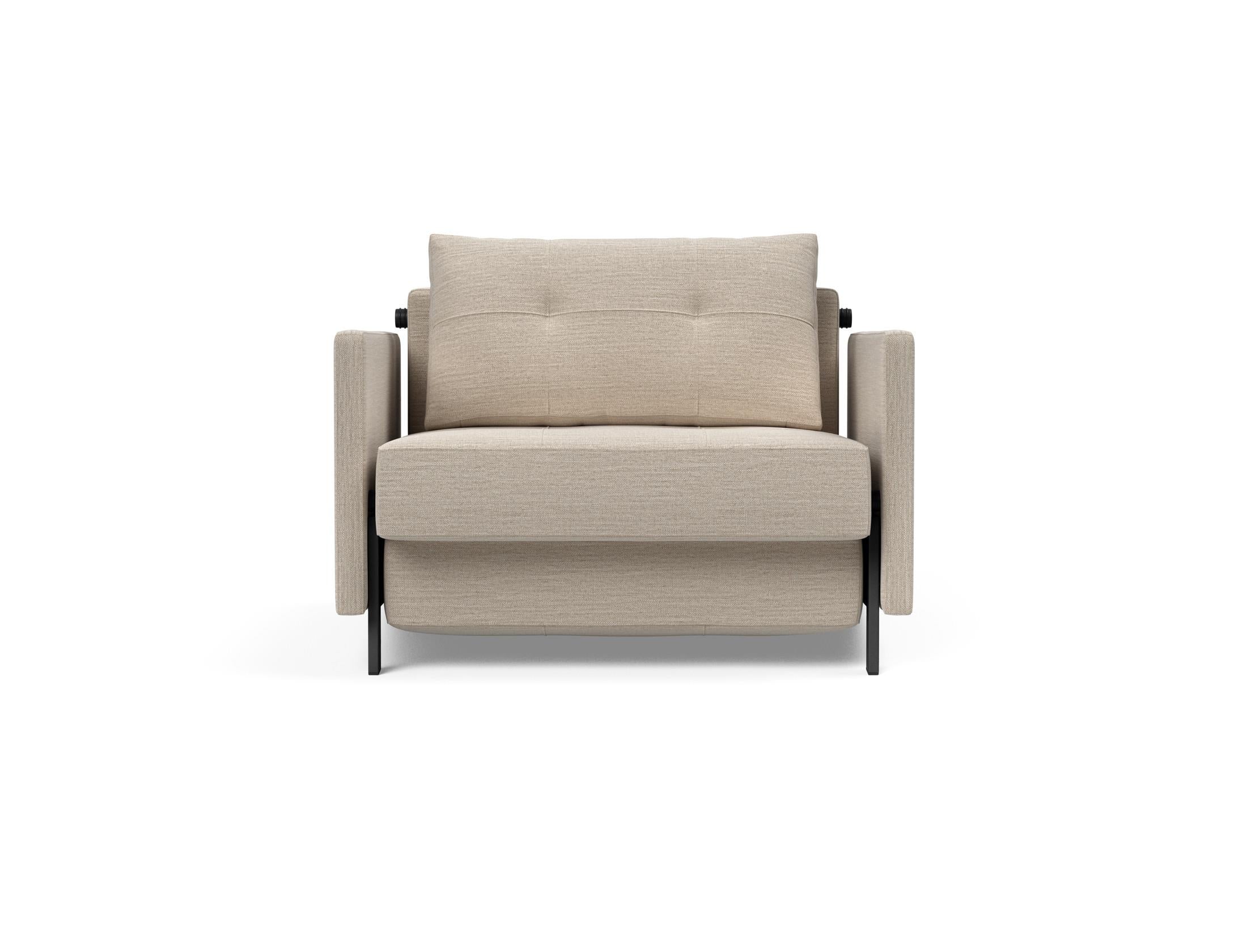 Entdecken Sie den Cubed Sessel 90 mit Armlehnen von Innovation Living – modern, vielseitig und bequem. Ideal für Wohnzimmer und Gästezimmer!