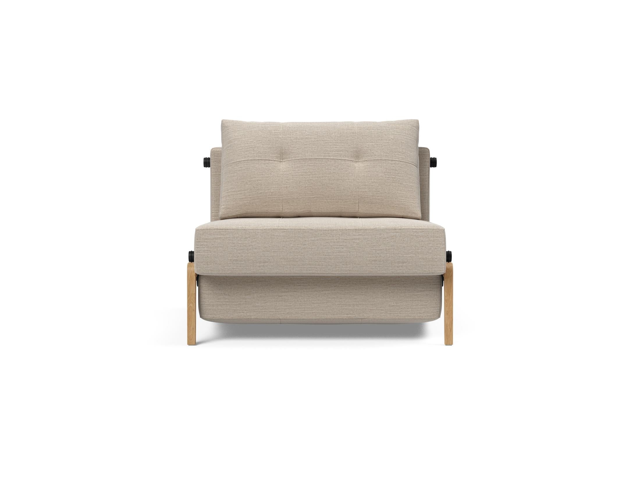 Entdecken Sie den Cubed Sessel 90 von Innovation Living: Ein eleganter, multifunktionaler Sessel mit modernem Design, der sich mühelos in ein Bett verwandelt.