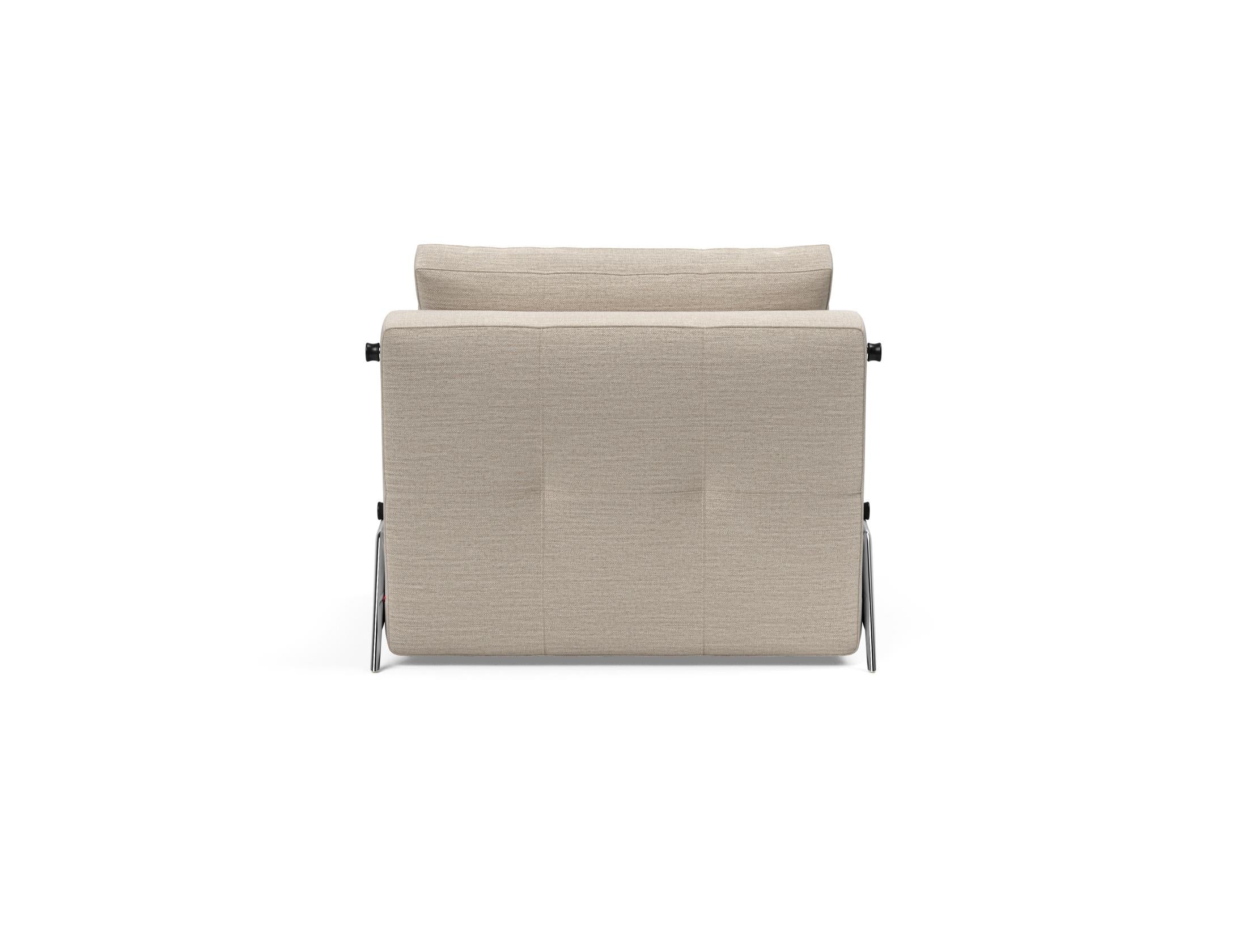 Entdecken Sie den Cubed Sessel 90 von Innovation Living: Ein eleganter, multifunktionaler Sessel mit Bettfunktion und praktischem Stauraum für Ihr Zuhause.