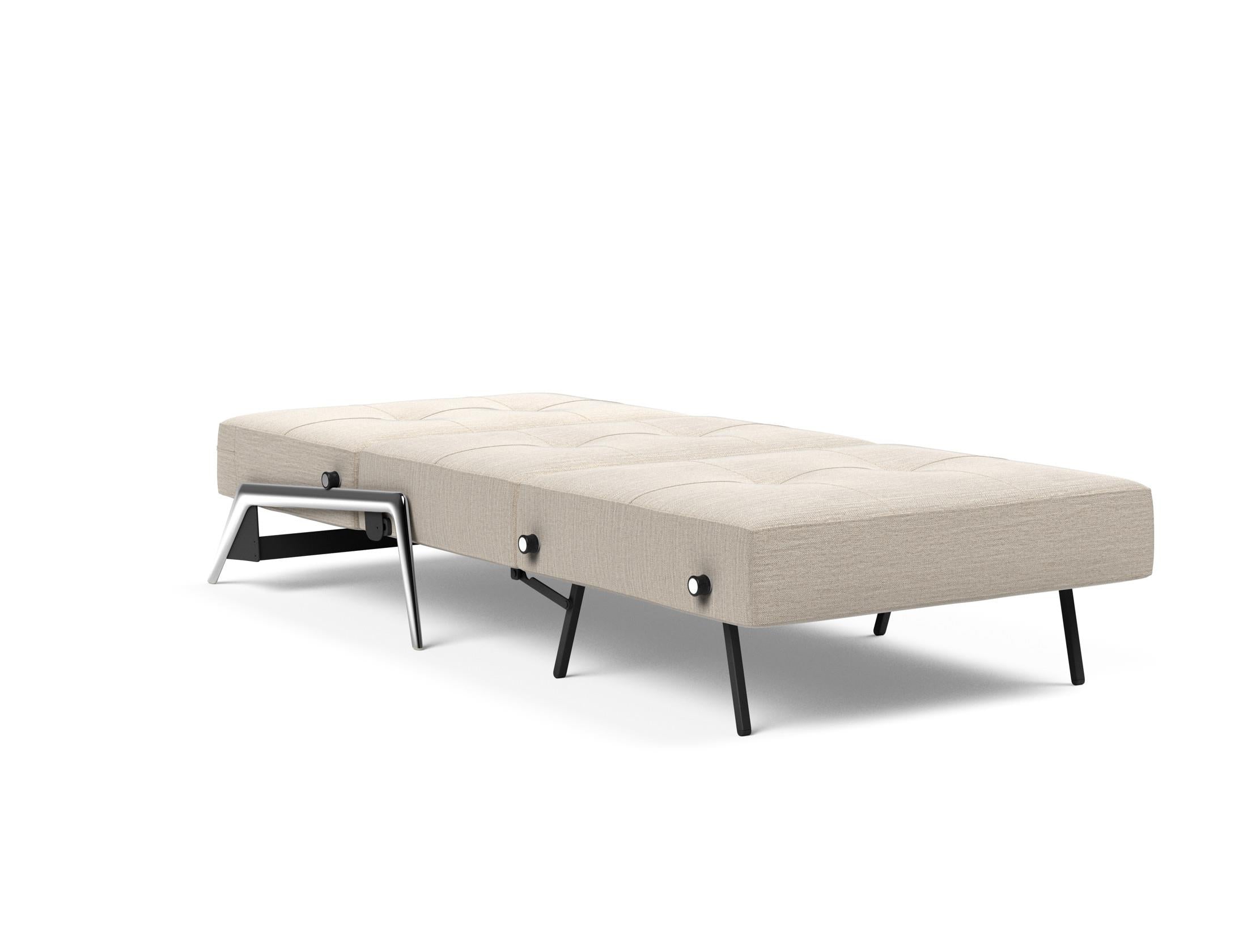 Entdecken Sie den Cubed Sessel 90 von Innovation Living: Ein eleganter, multifunktionaler Sessel mit modernem Design, der sich mühelos in ein Bett verwandelt.