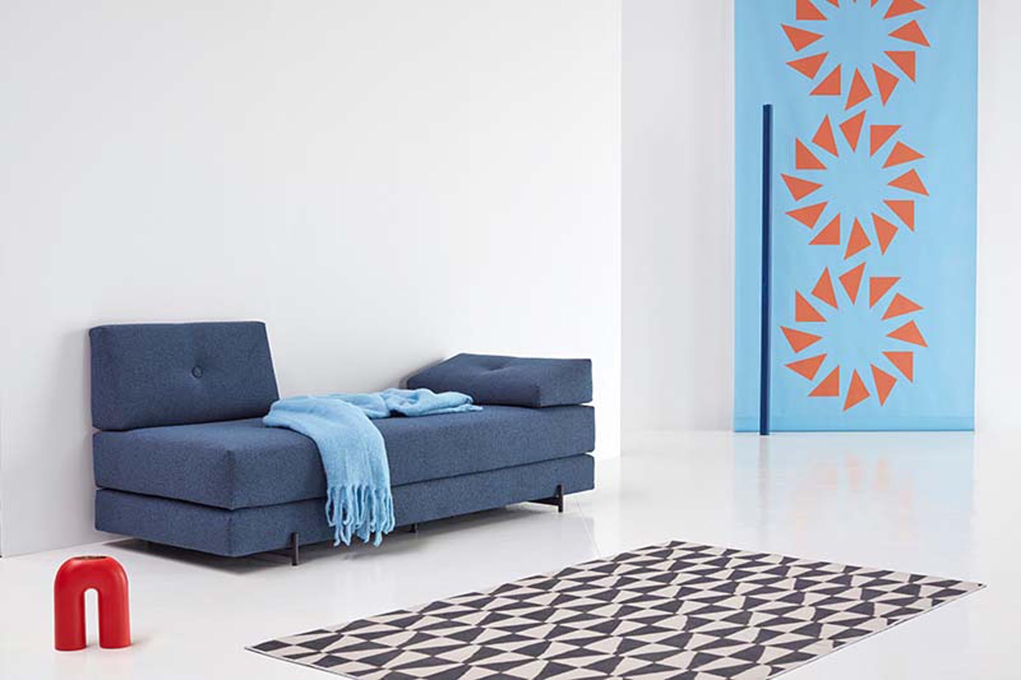 Entdecken Sie das vielseitige Sigmund Bettsofa von Innovation Living – elegant, funktional und perfekt für kleine Räume oder Gästezimmer.