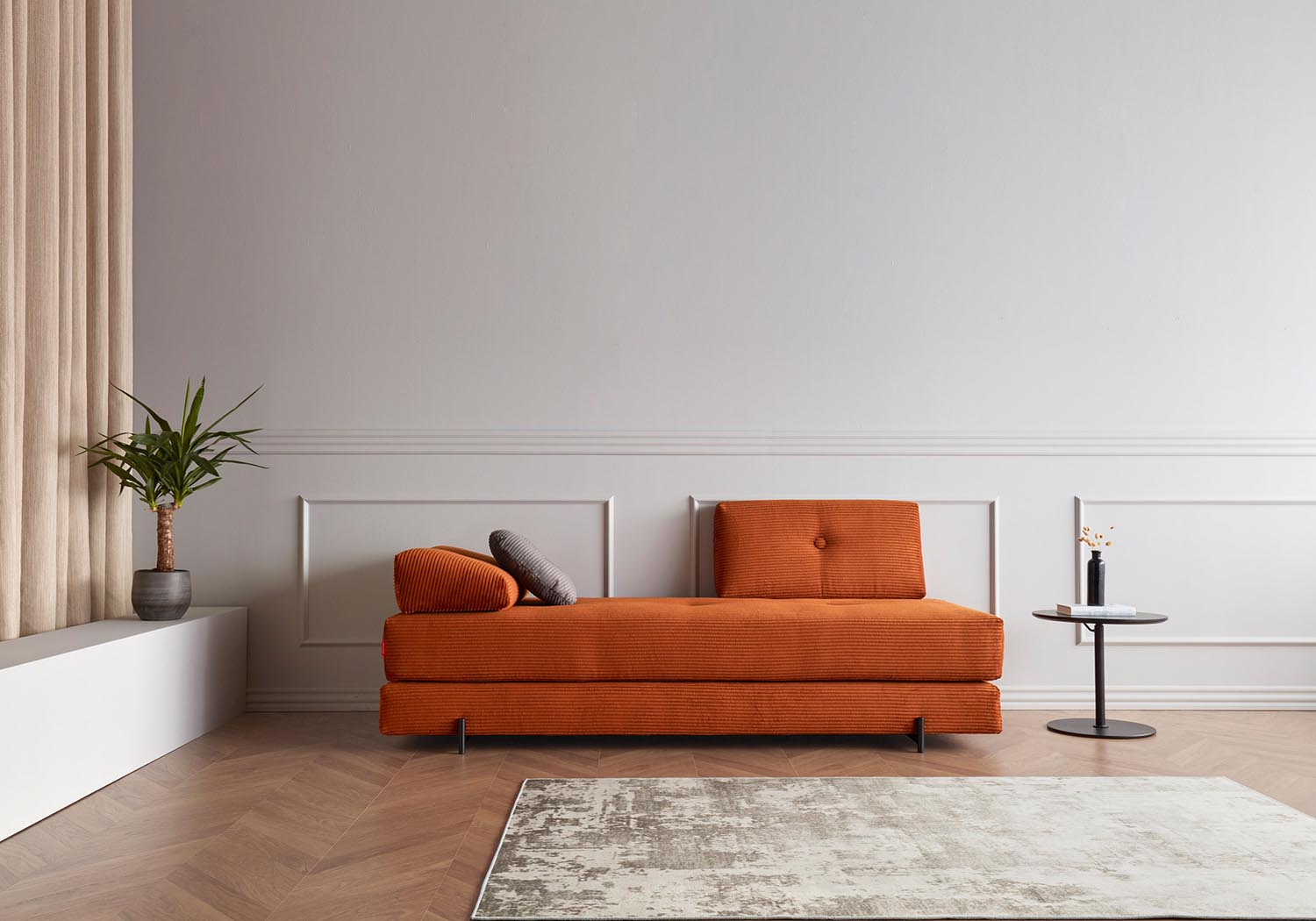 Das Sigmund Bettsofa von Innovation Living vereint modernes Design mit praktischer Vielseitigkeit – ideal für stilvolle Wohnräume.
