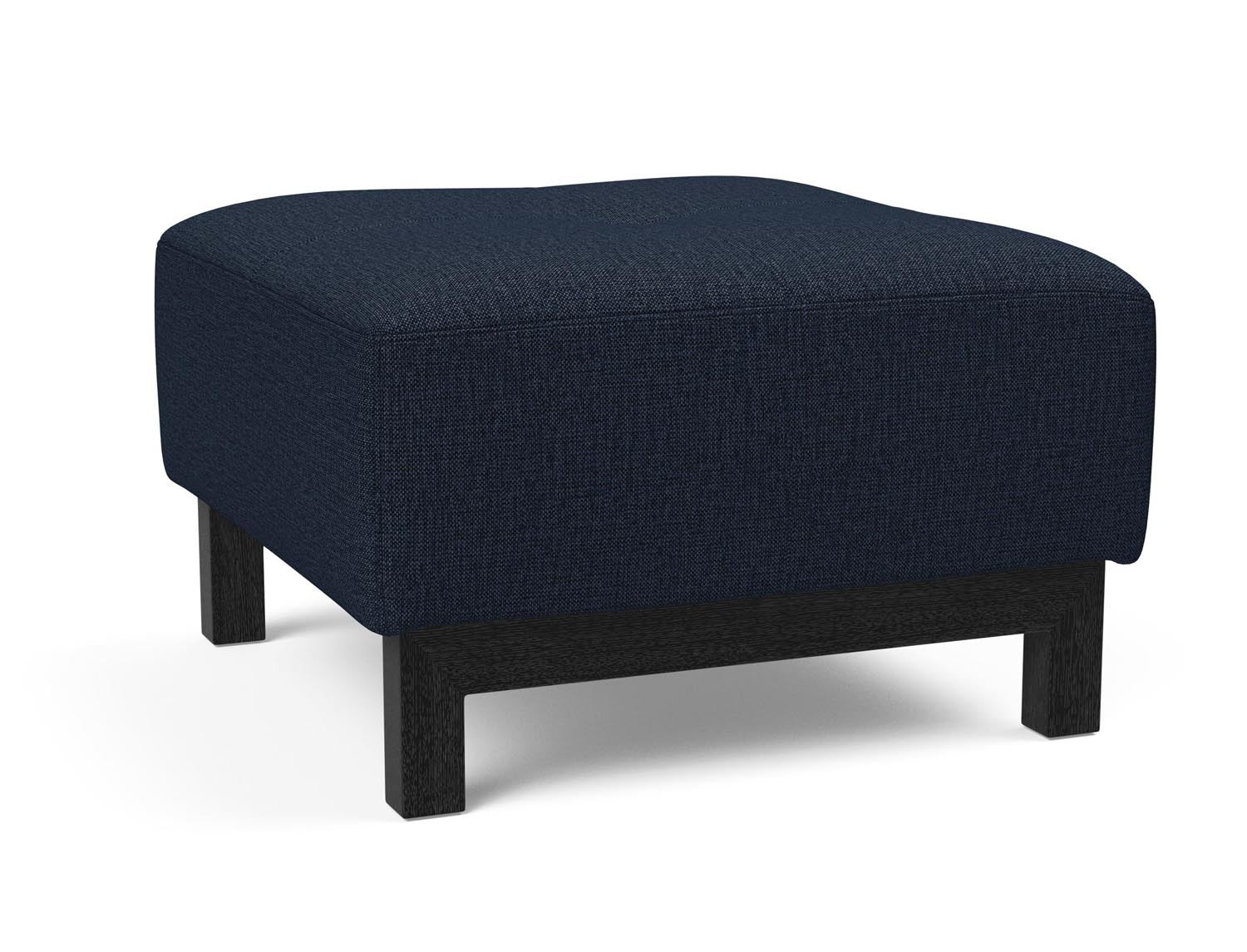 Entdecken Sie die Bifrost D.E.L. Ottoman von Innovation Living – stilvolles Design aus schwarzer Eiche, vielseitig einsetzbar und perfekt kombinierbar.