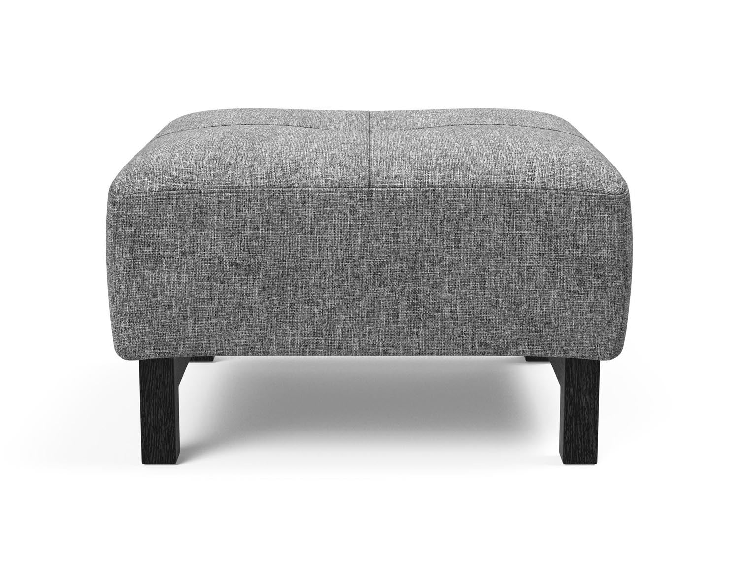 Entdecken Sie die Bifrost D.E.L. Ottoman von Innovation Living – stilvolles Design aus schwarzer Eiche, vielseitig einsetzbar und perfekt kombinierbar.