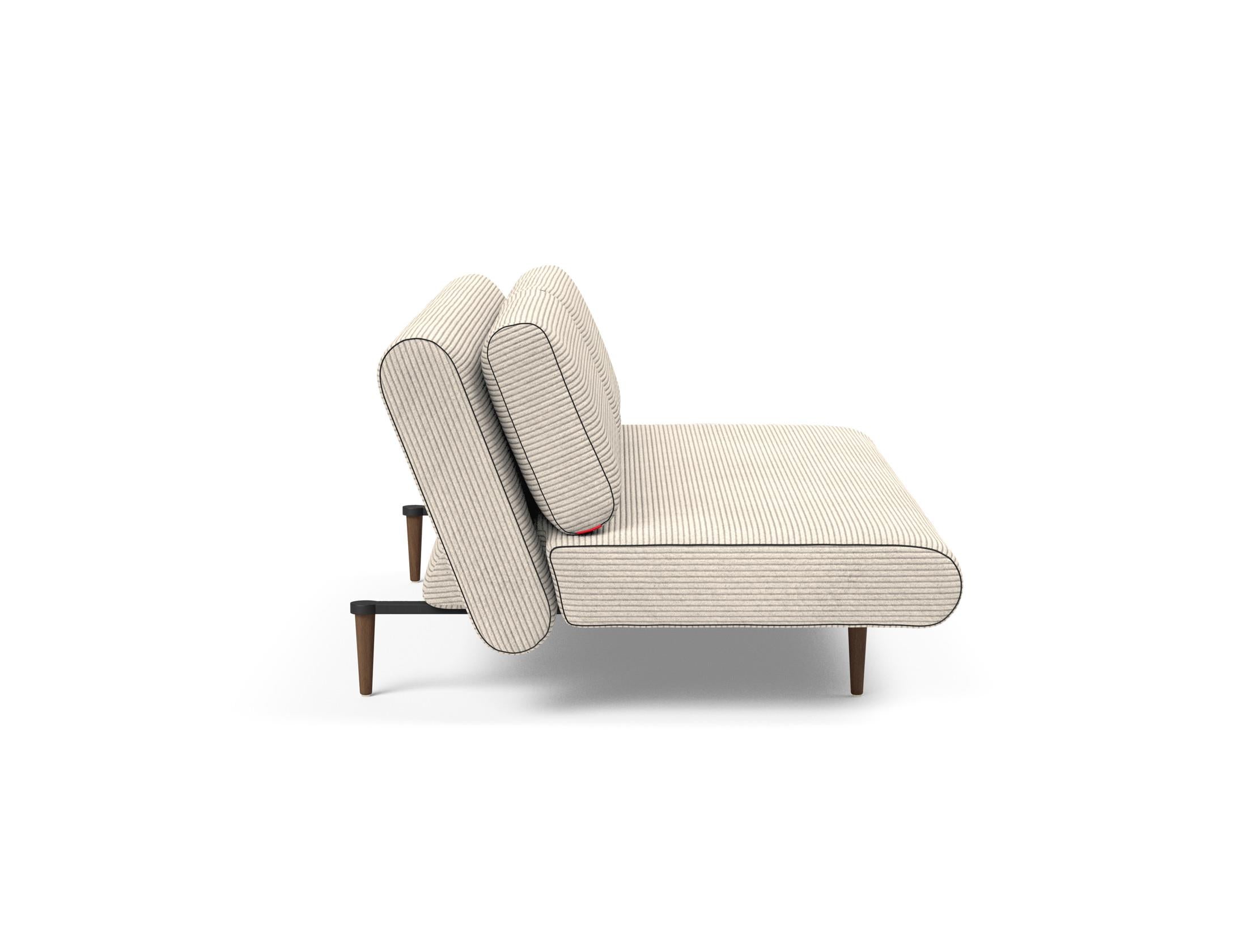 Erleben Sie das Unfurl Lounger von Innovation Living – ein elegantes Multitalent, das Schlafkomfort und modernes Design vereint.