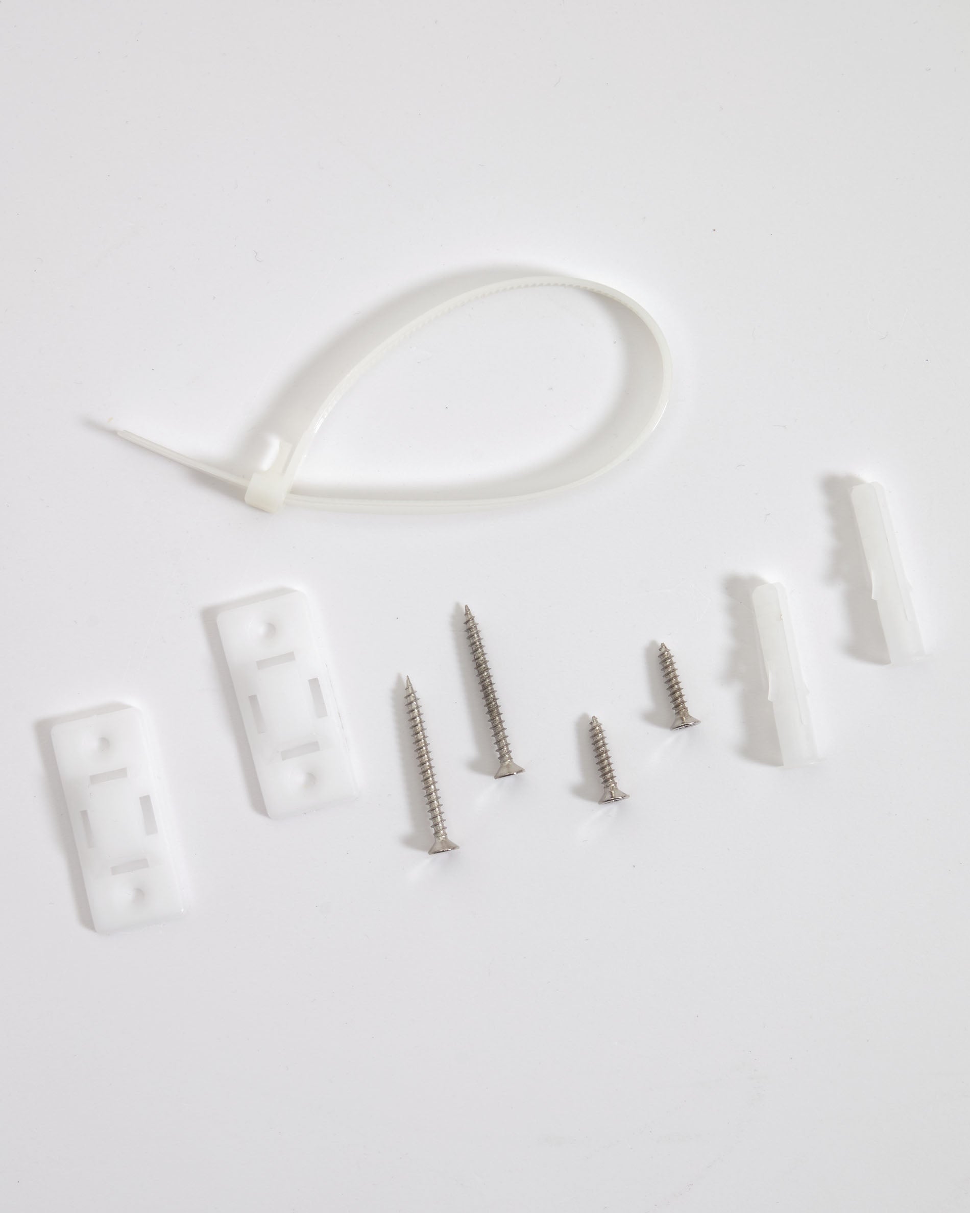 Stilvolles Rasha Sideboard aus Eichenfurnier, 180 x 71 cm. Mit vier Türen für optimalen Stauraum und einem umweltfreundlichen Finish, das die Holzmaserung betont.