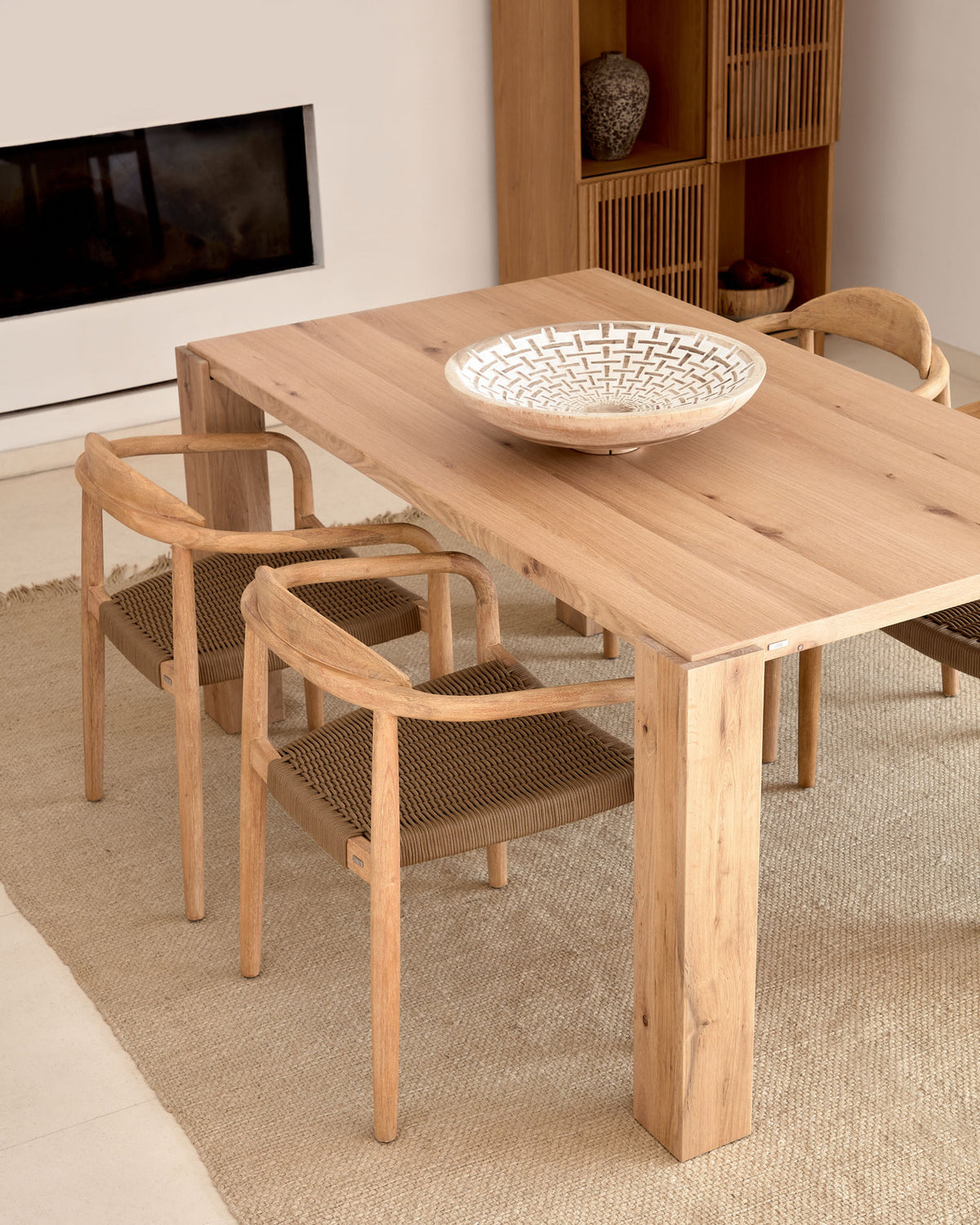 Deyanira Tisch mit Eichenfurnier und massiven Eichenbeinen 160 x 90 cm in Natur präsentiert im Onlineshop von KAQTU Design AG. Esstisch ist von Kave Home